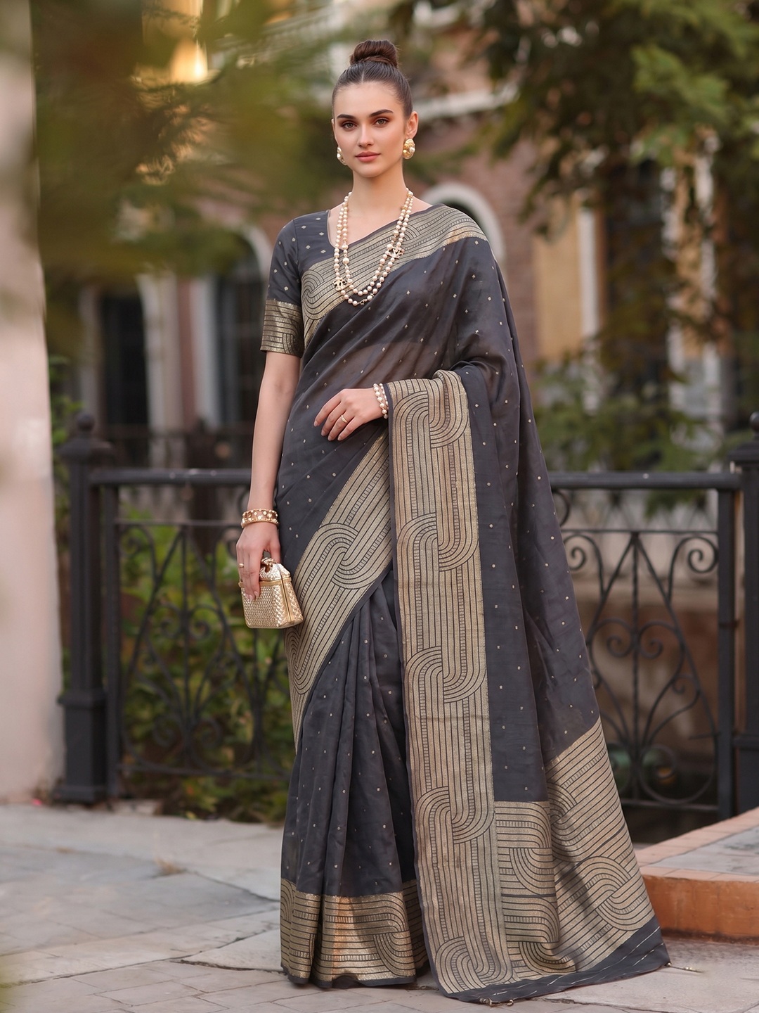 Black Geometric Woven Cotton Blend Saree