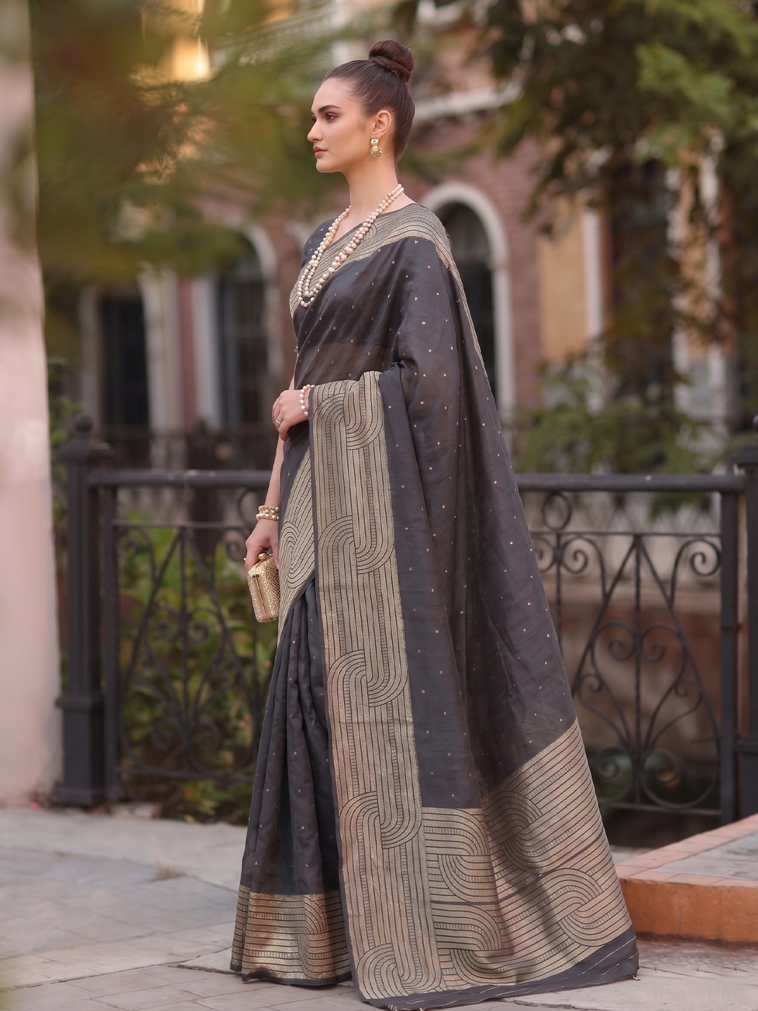 Black Geometric Woven Cotton Blend Saree