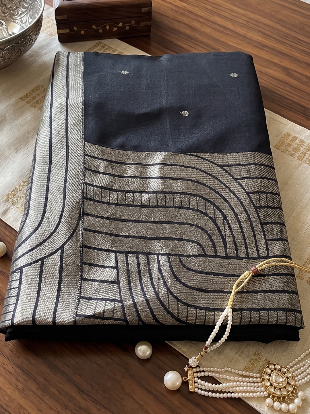 Black Geometric Woven Cotton Blend Saree