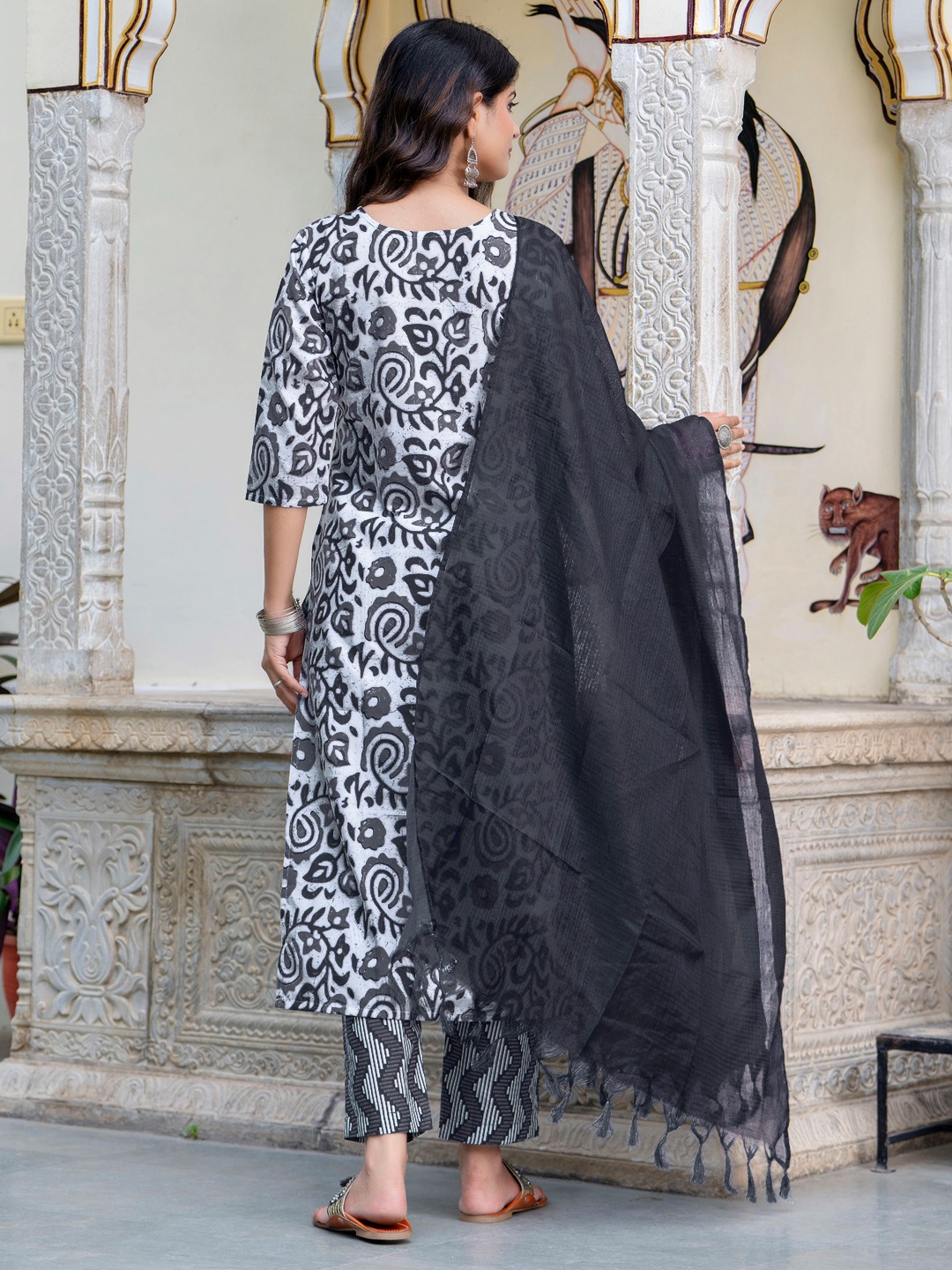 Black Round Neck Classic Floral Cotton Suit Set — alternate view