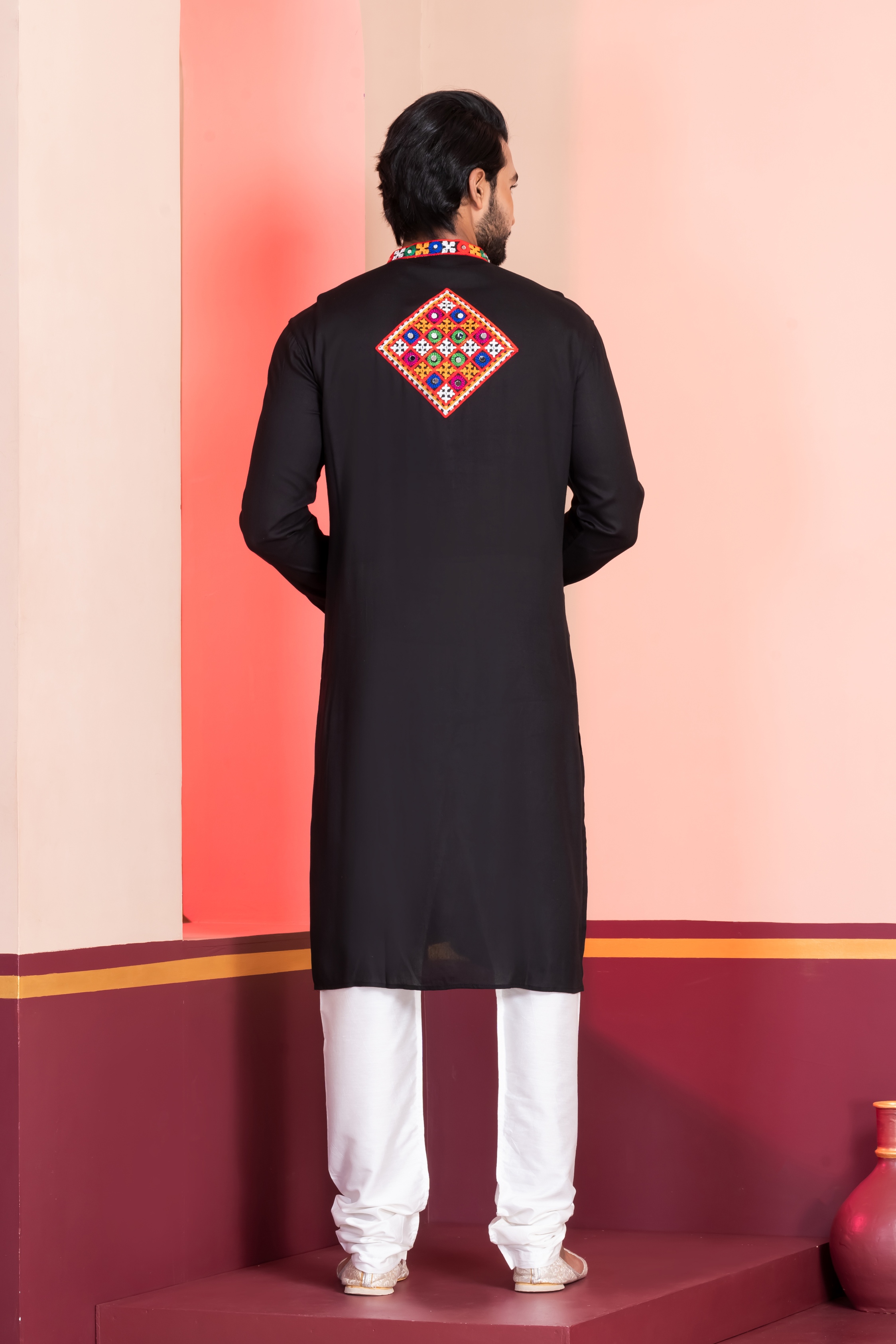 Black Solid Embroidered Kurta Pyjama — alternate view