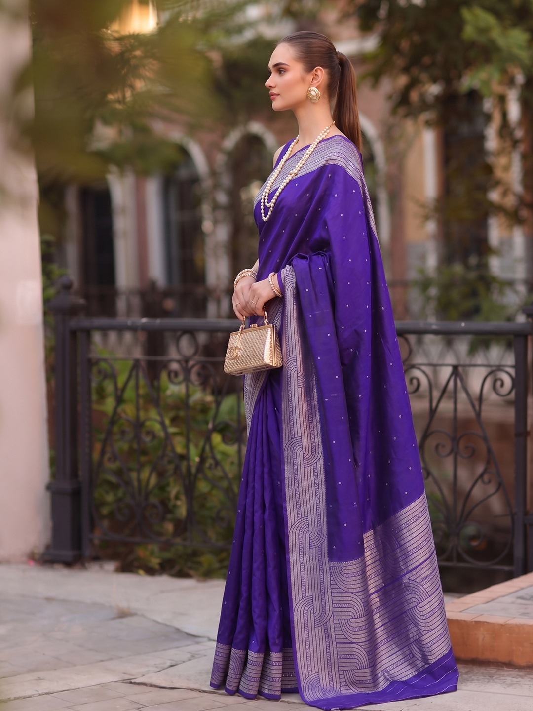 Blue Geometric Woven Cotton Blend Saree