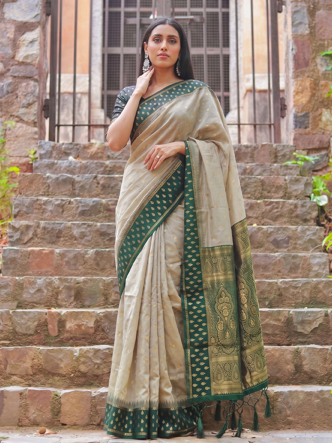 Chiku Green Weaving Zari Cotton Saree