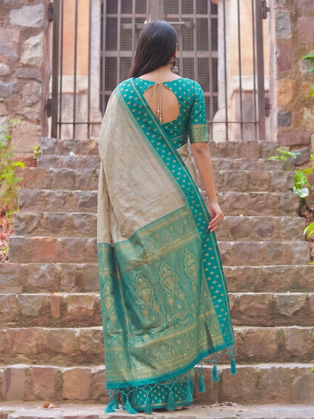 Chiku Rama Weaving Zari Cotton Saree — alternate view