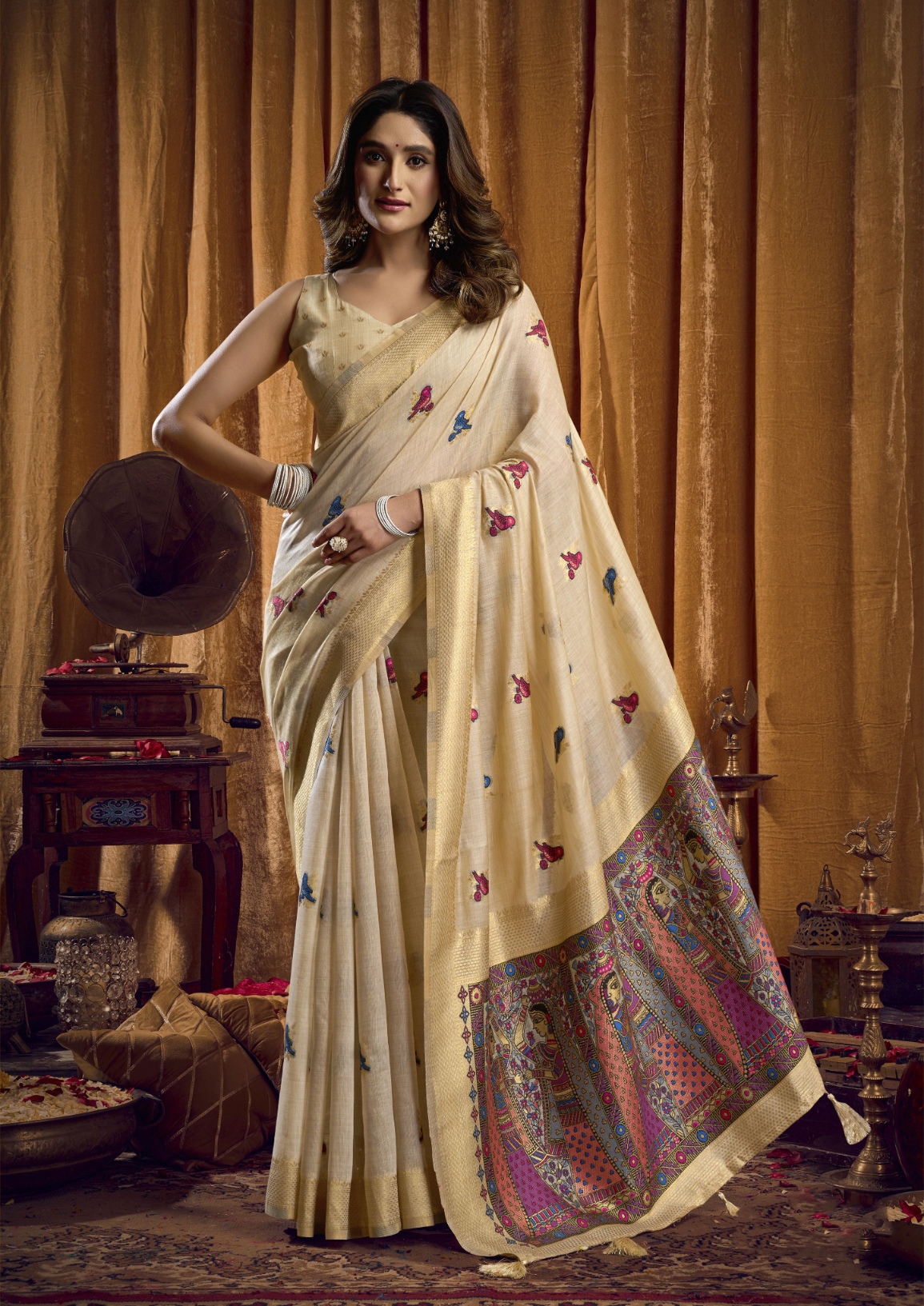 Cream Bird Motif Woven Katha Khadi Cotton Saree