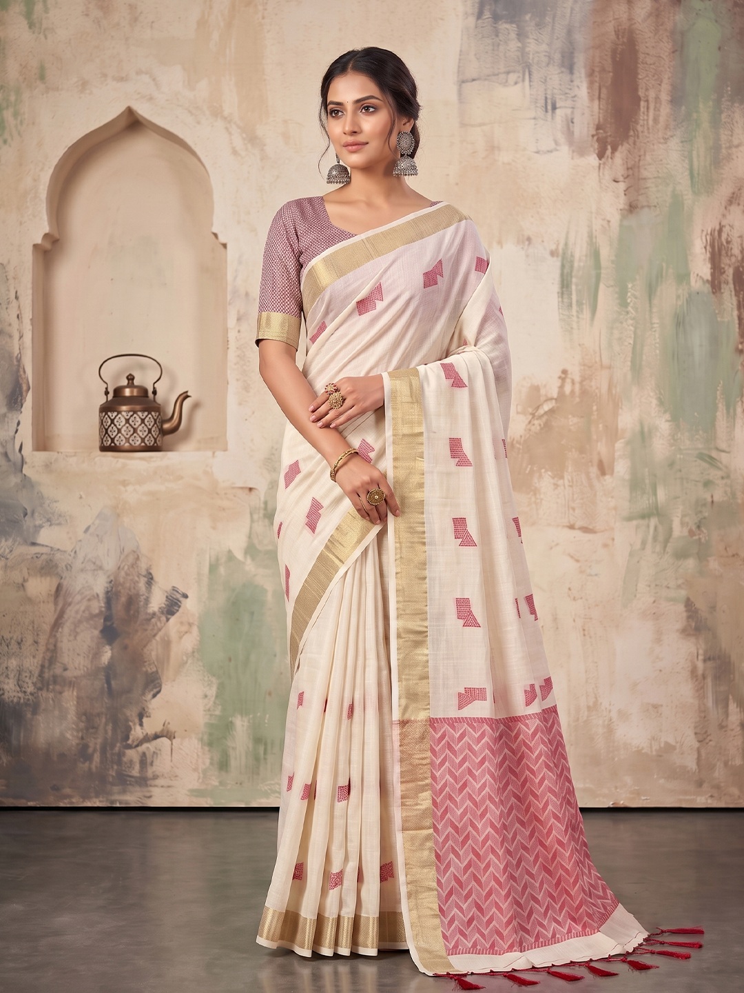 Cream Geometric Woven Linen Saree