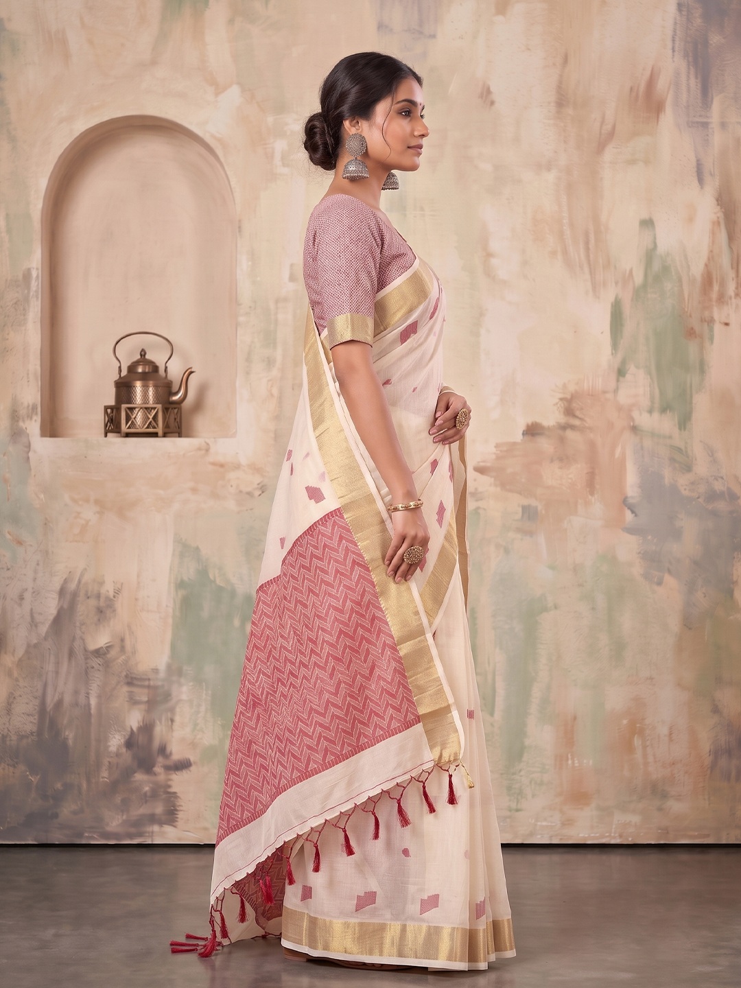 Cream Geometric Woven Linen Saree