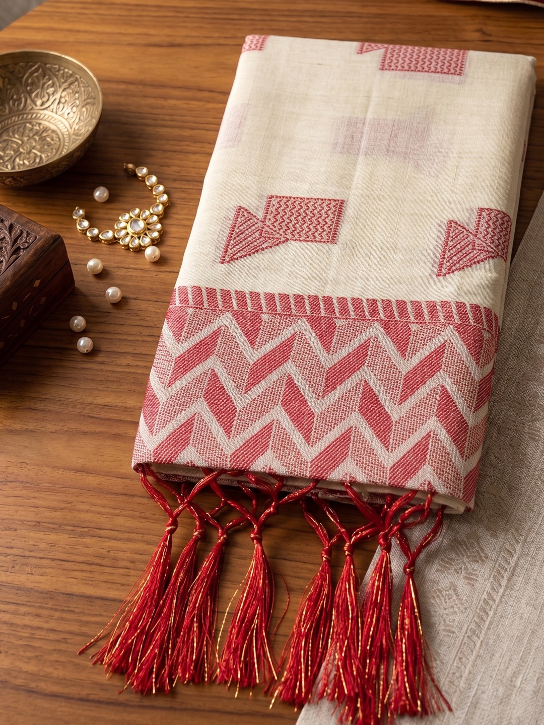 Cream Geometric Woven Linen Saree