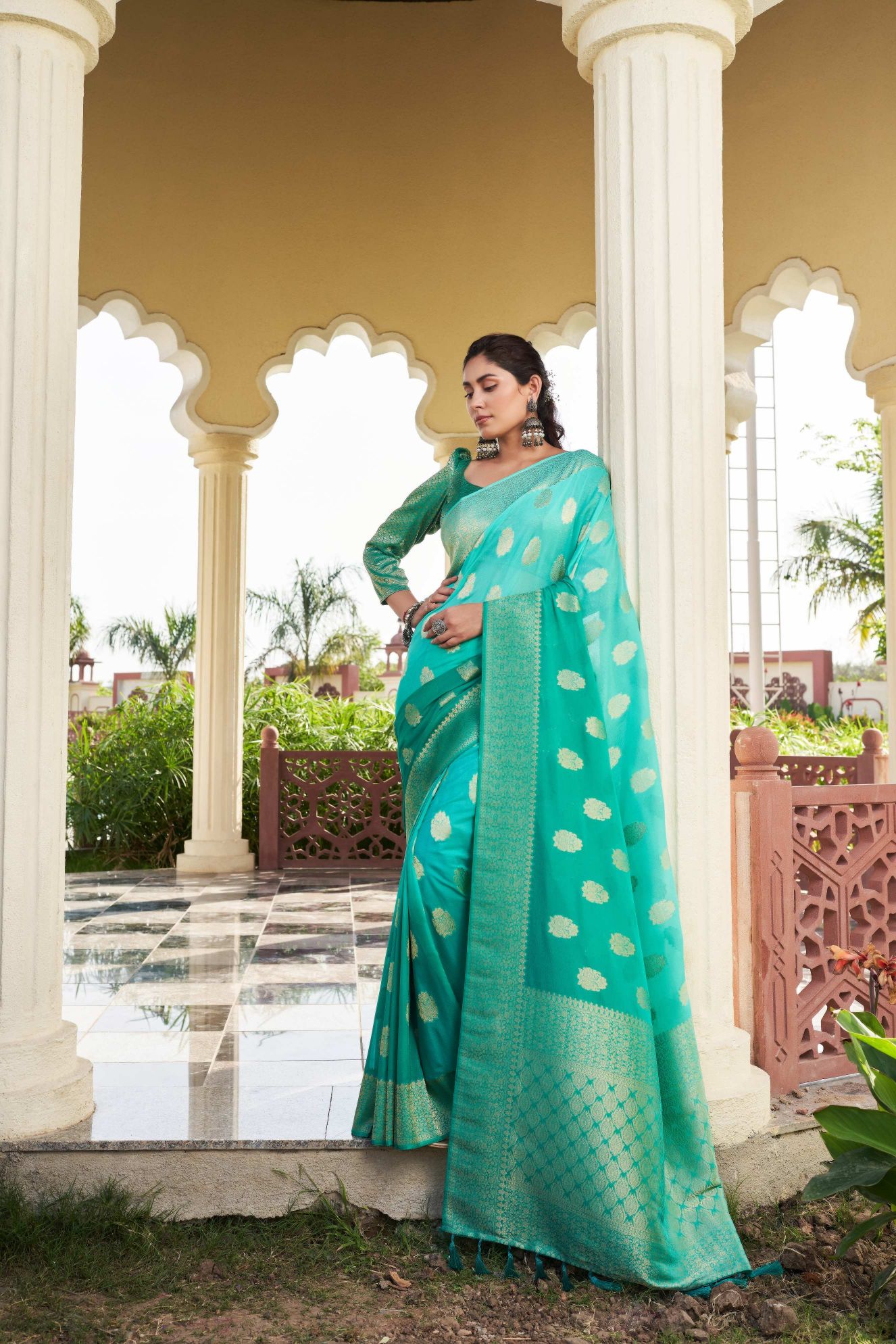 Dual-Tone Sea Green Ombre Effect Zari Woven Georgette Saree