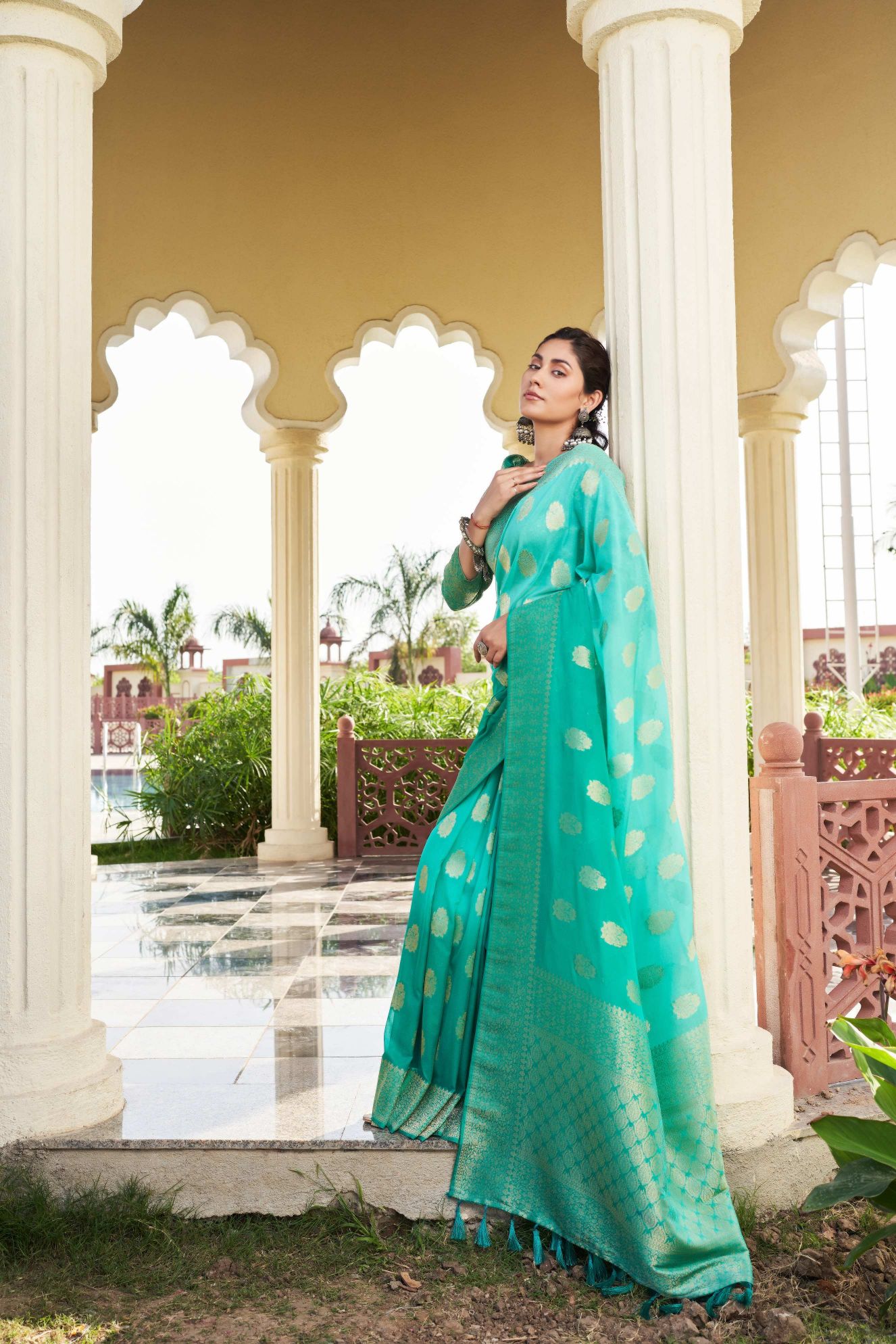 Dual-Tone Sea Green Ombre Effect Zari Woven Georgette Saree — alternate view