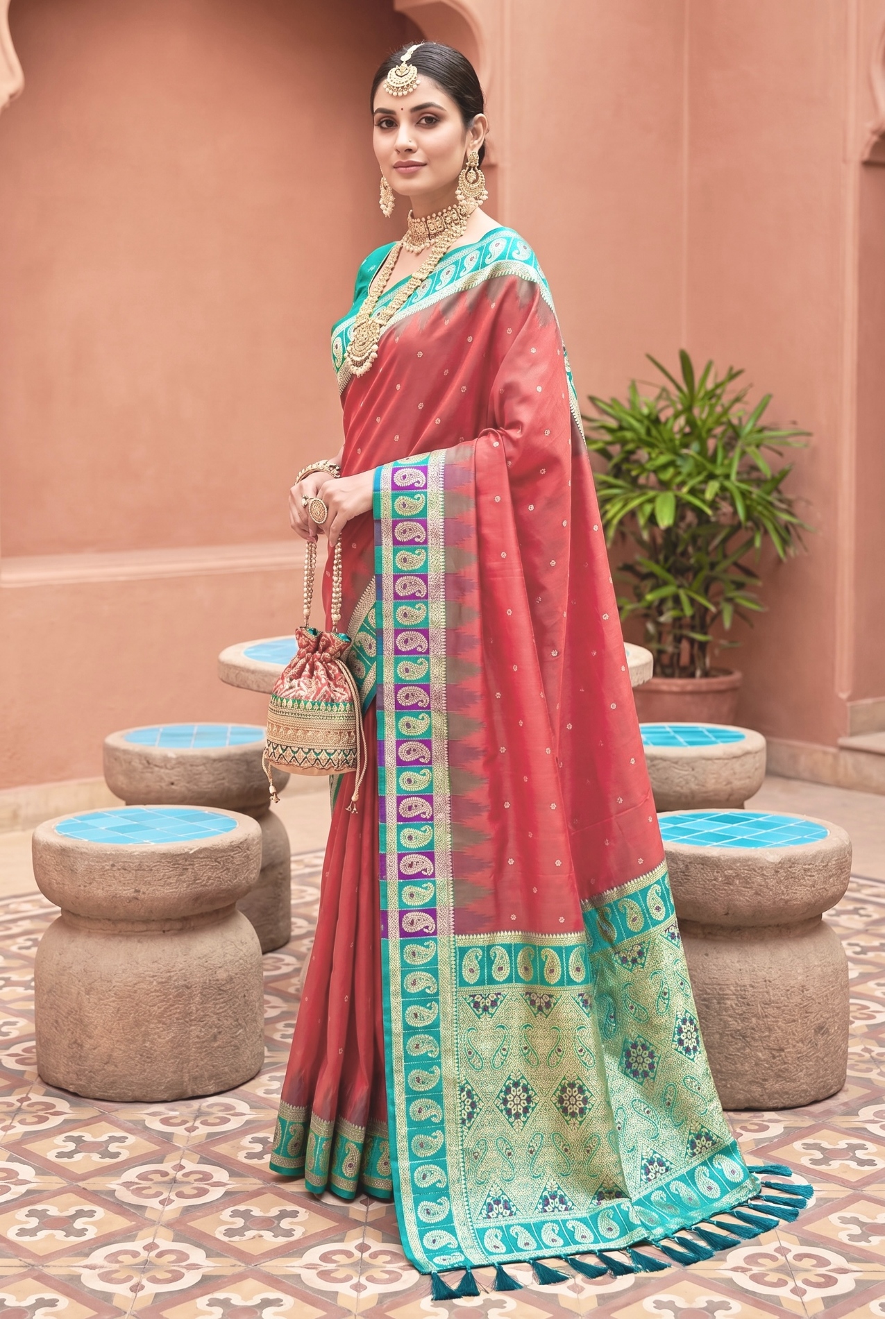Gajri Ethnic Motif Woven Soft Silk Saree