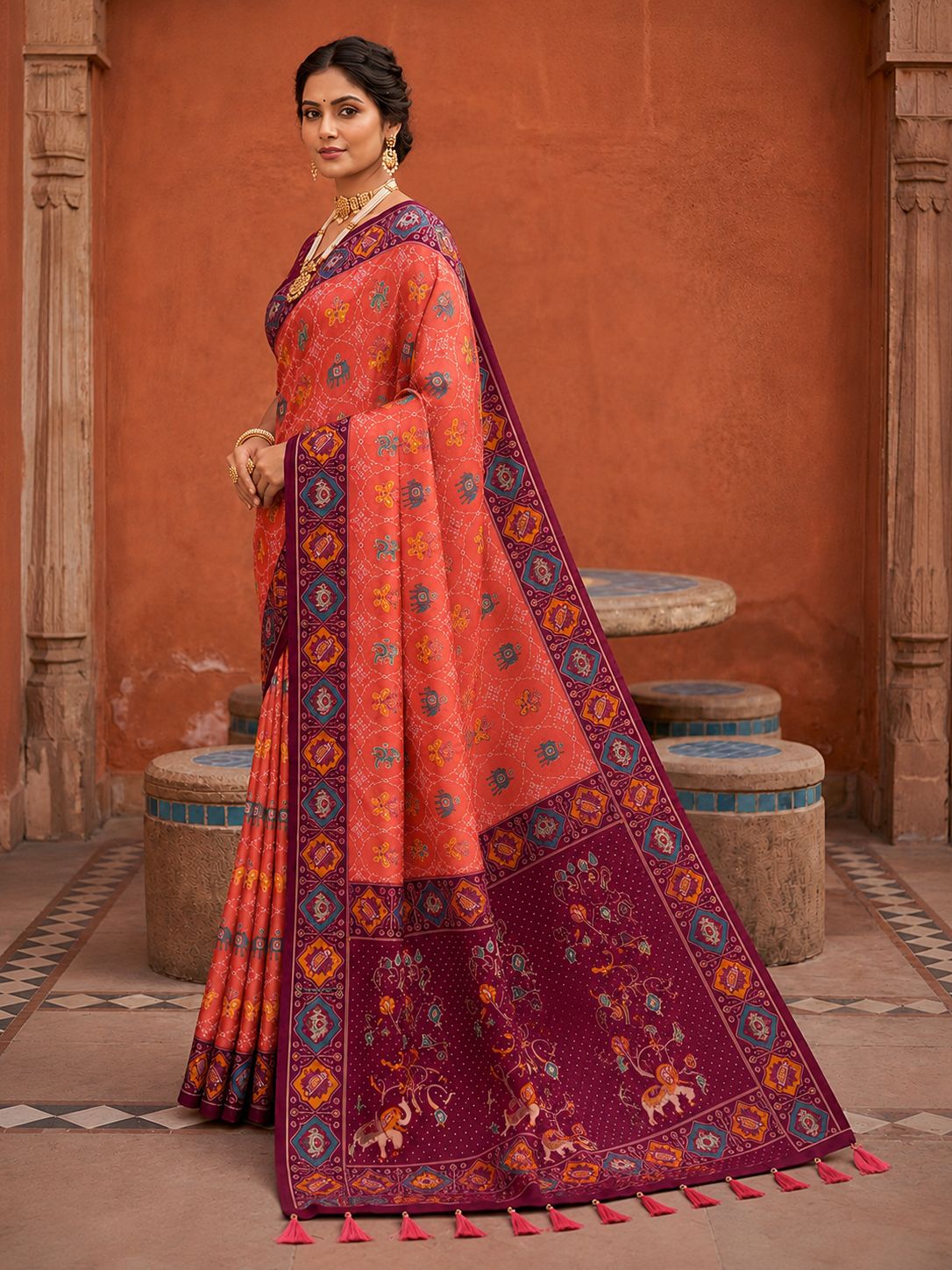 Gajri Geometric Woven Meenakari Jacquard Patola Silk Saree