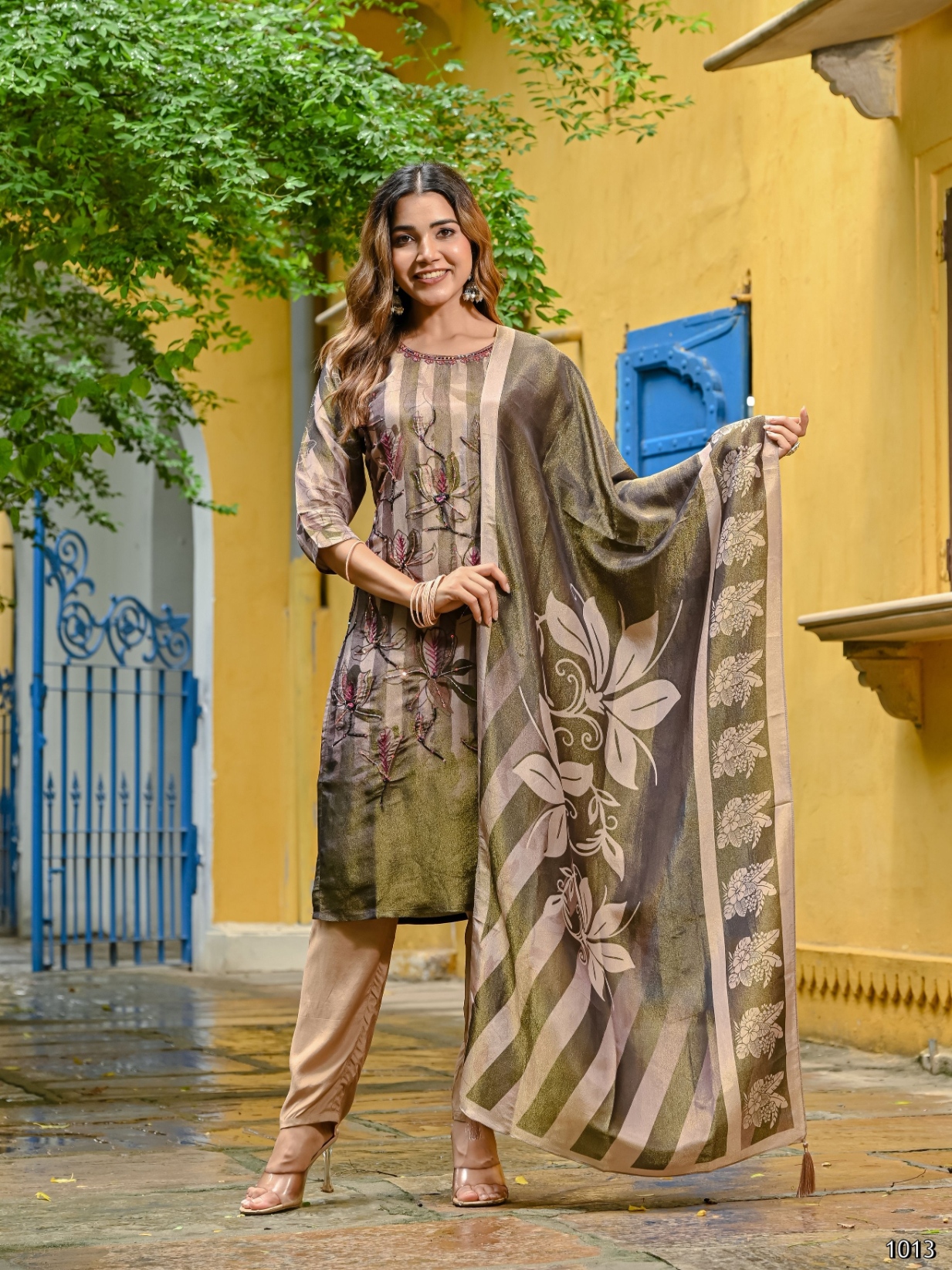 Green Abstract Floral Print Viscose Silk Salwar Suit