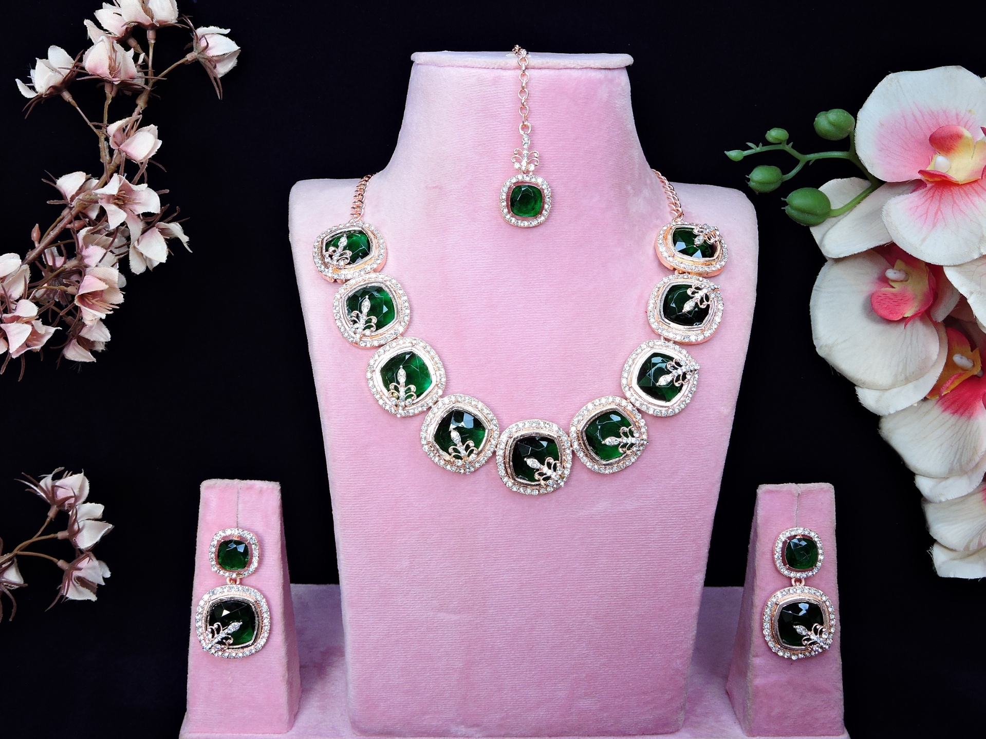 Green Alloy Choker Necklace Set — alternate view