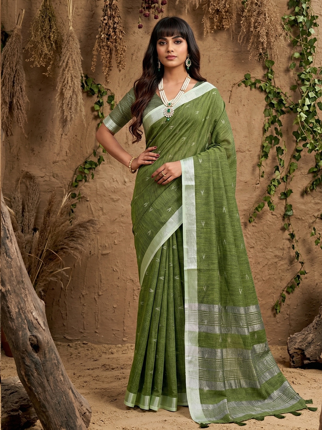 Green Border Embroidery Linen Saree