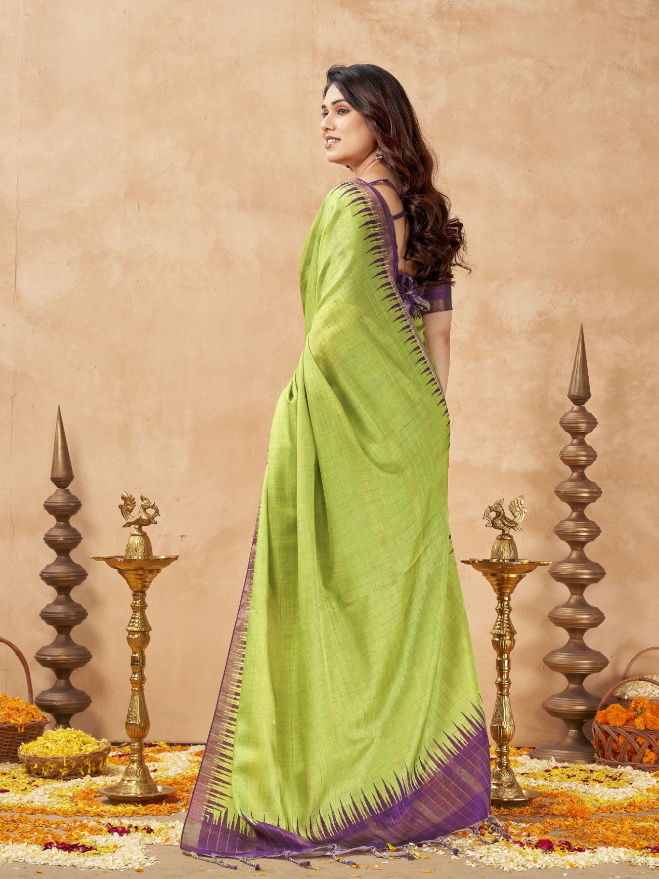Green Checked Weaving Zari Tussar Silk Saree — alternate view