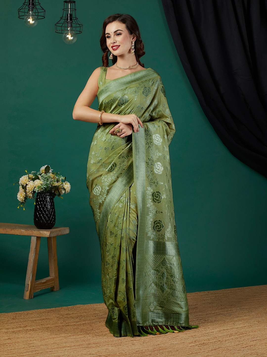 Green Floral Jari Weaving Crepe Silk Saree