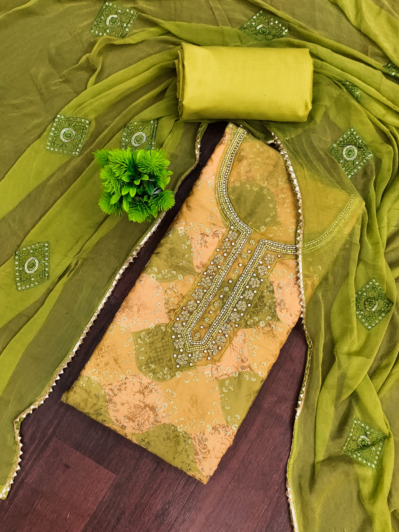 Green Geometric Printed Muslin Straight Pant Suit