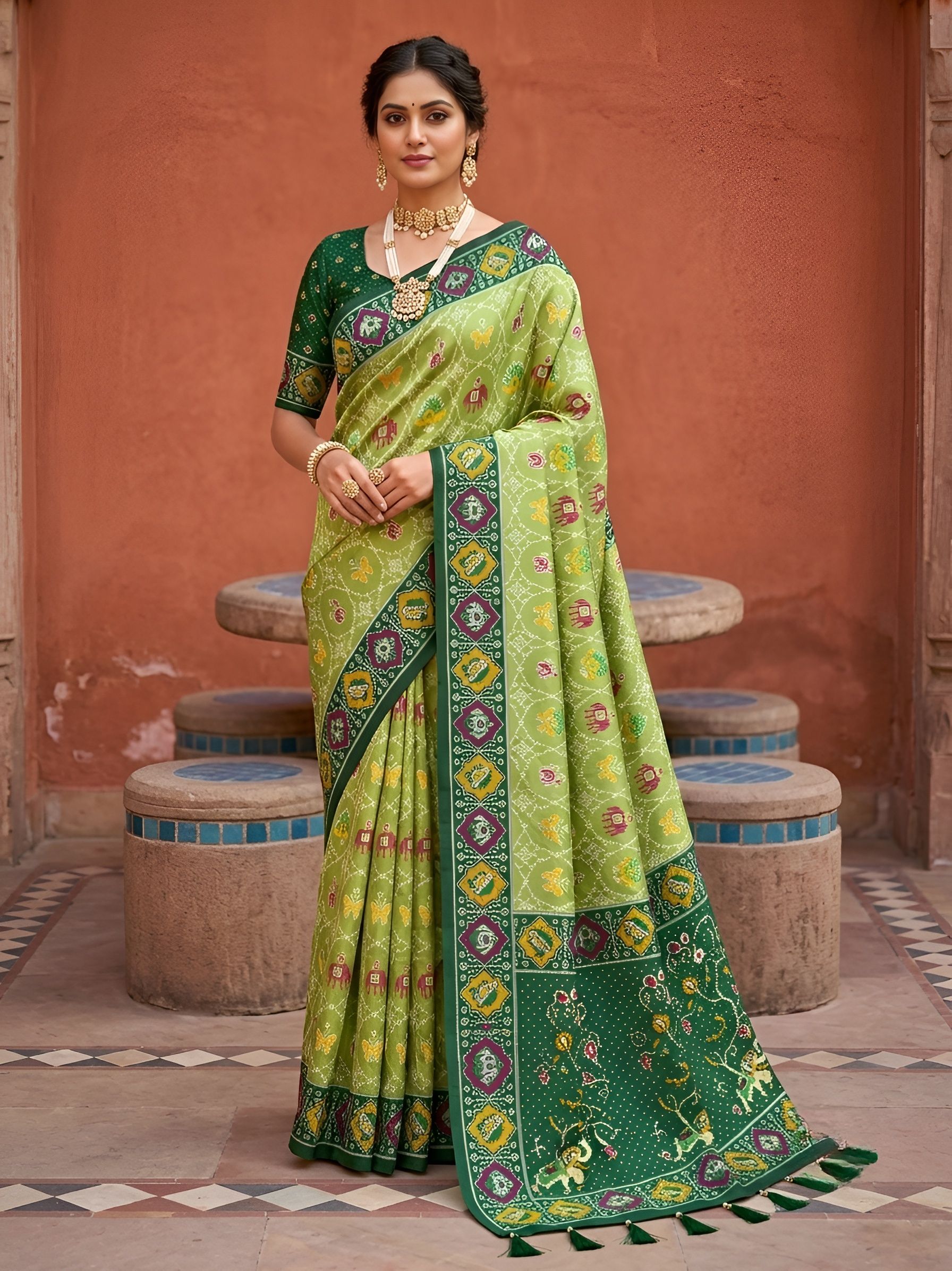 Green Geometric Woven Meenakari Jacquard Patola Silk Saree
