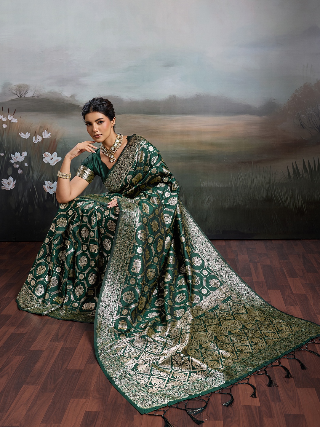 Green Geometric Zari Silk Blend Saree