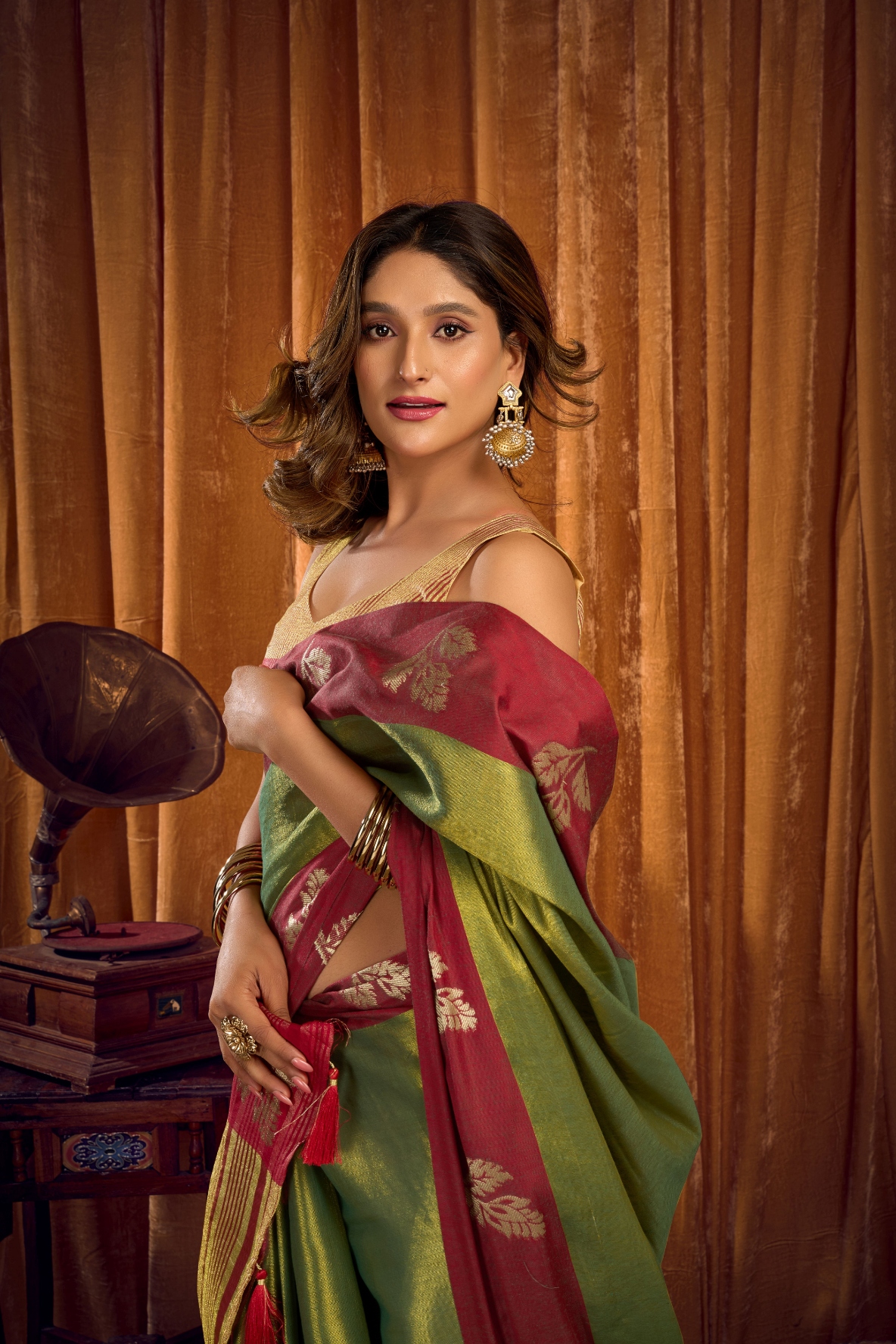 Green Leaf Motif Woven Soft Tissue Saree