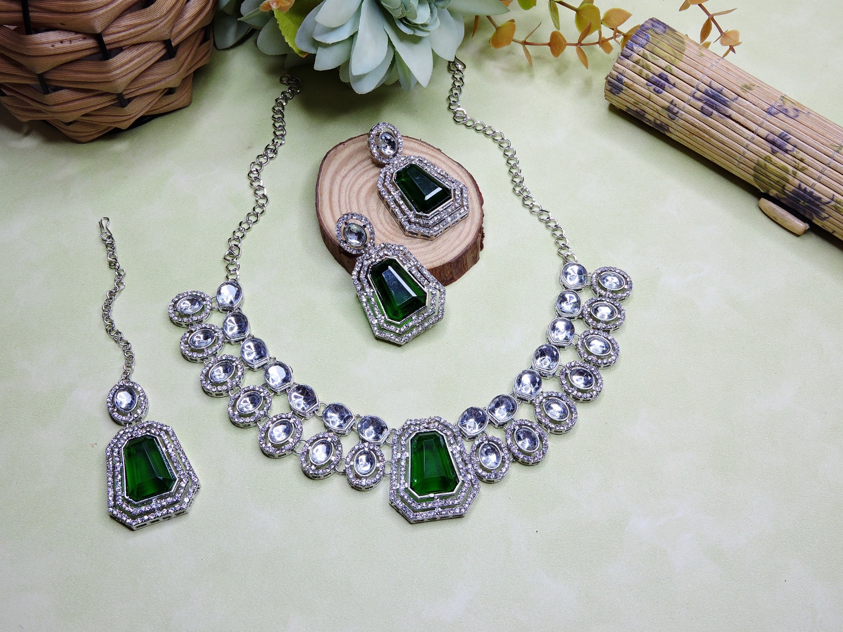 Green Radiance Stone Alloy Festive Necklace