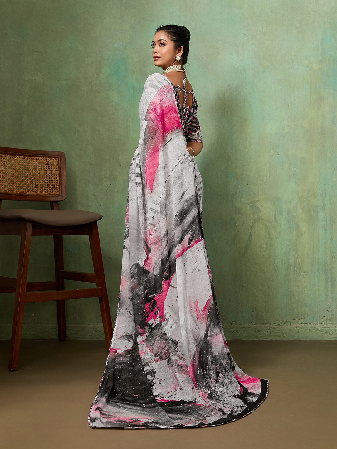 Grey Abstract Printed Georgette Contemporary Saree — alternate view