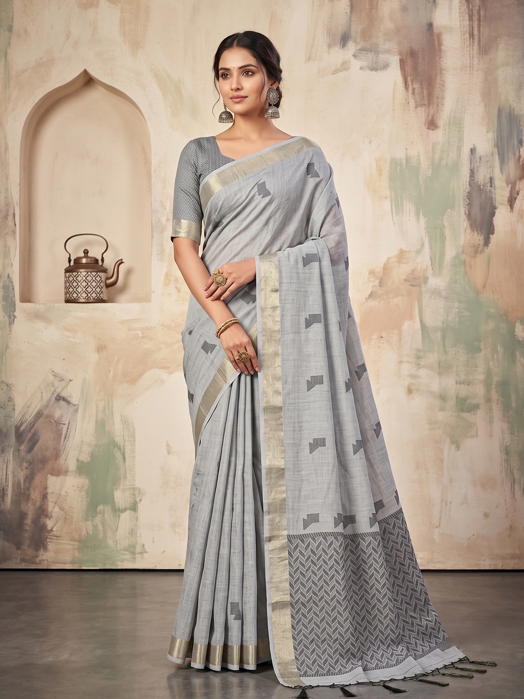 Grey Geometric Woven Linen Saree