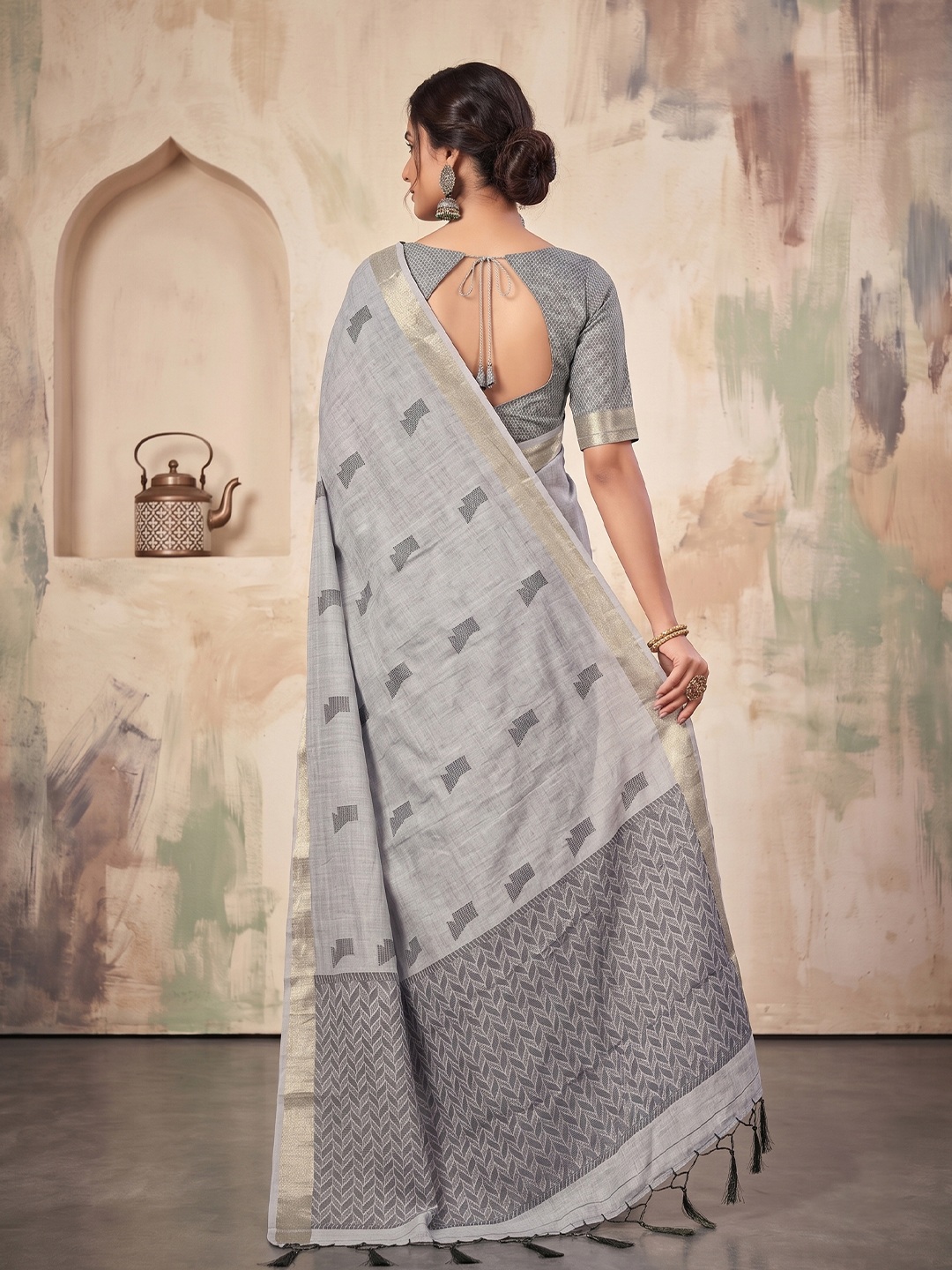 Grey Geometric Woven Linen Saree — alternate view