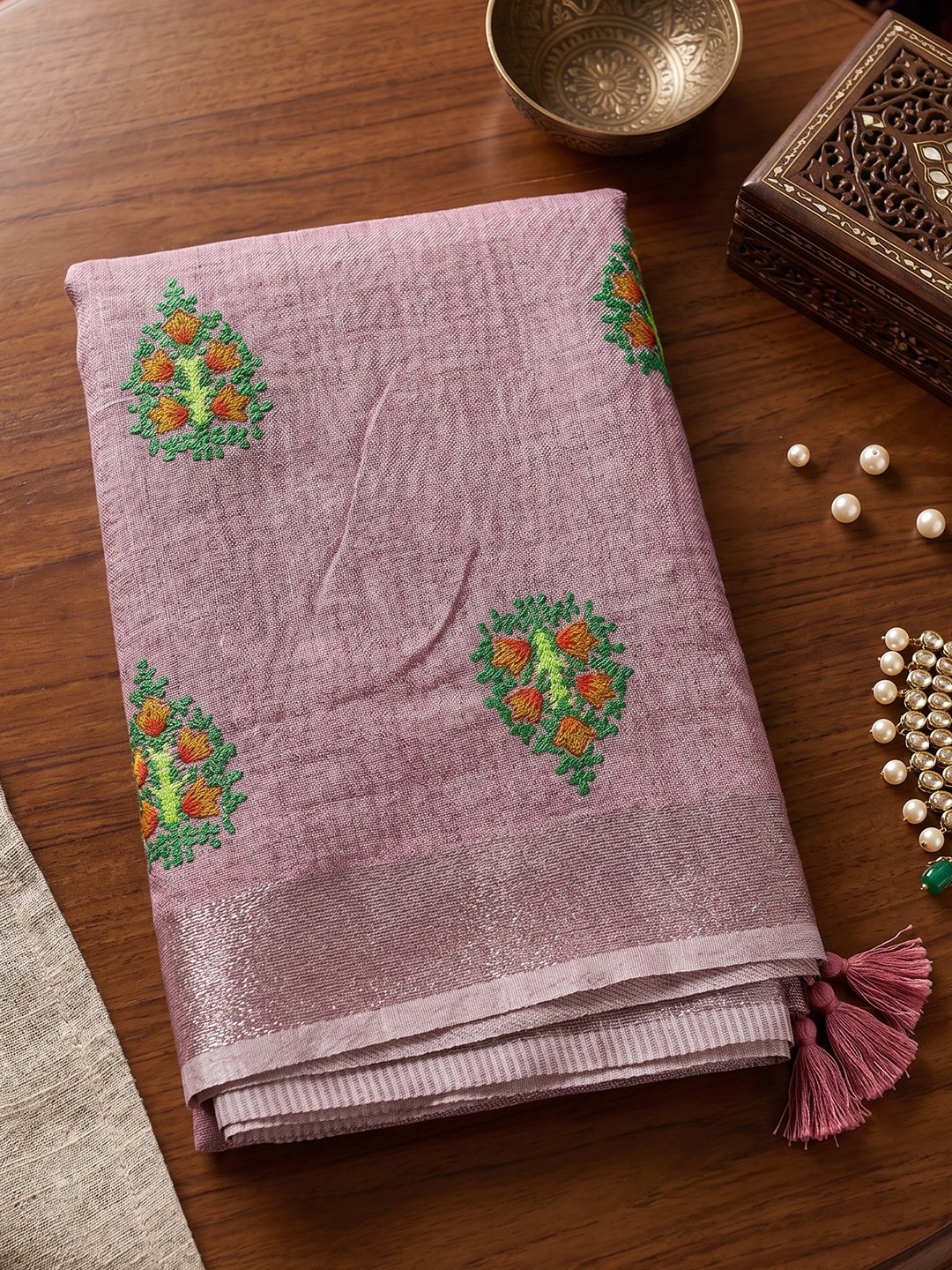 Lavender Floral Embroidery Linen Saree