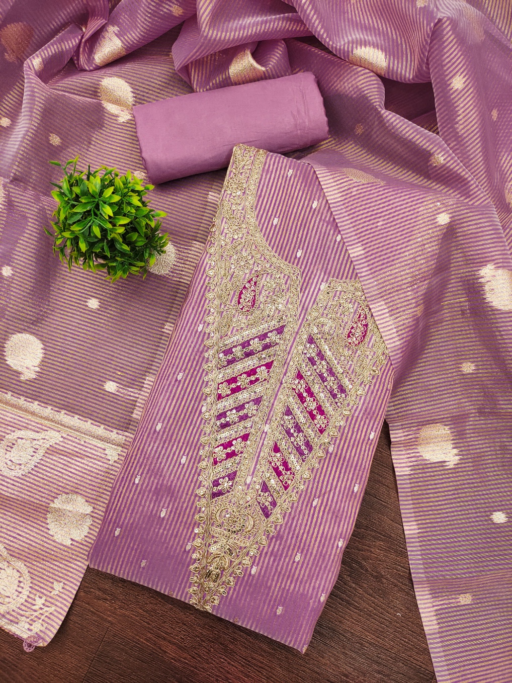 Lavender Woven Kasha Salwar Suit