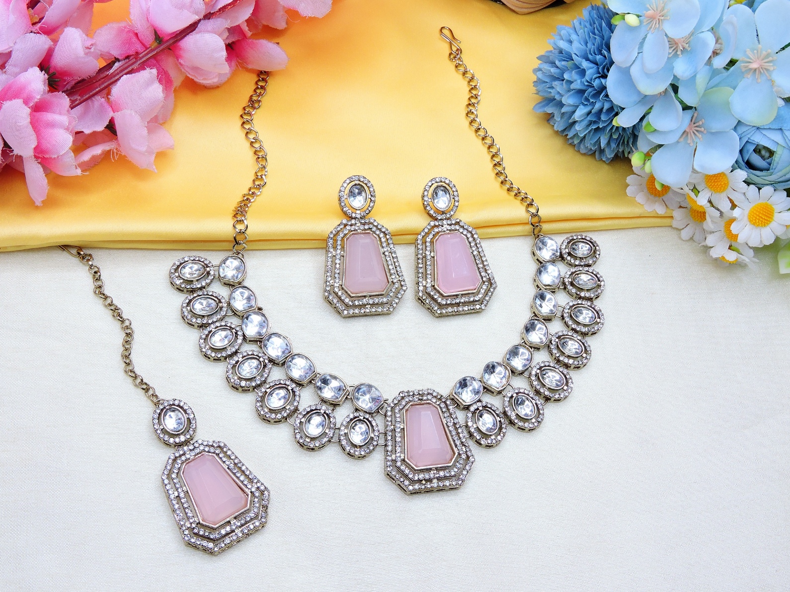 Light Pink Blush Stone Alloy Party Necklace