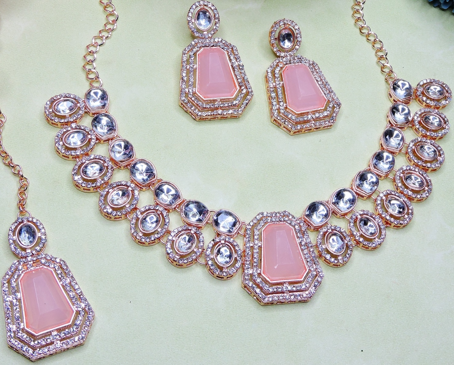 Light Pink Gleam Stone Alloy Designer Necklace