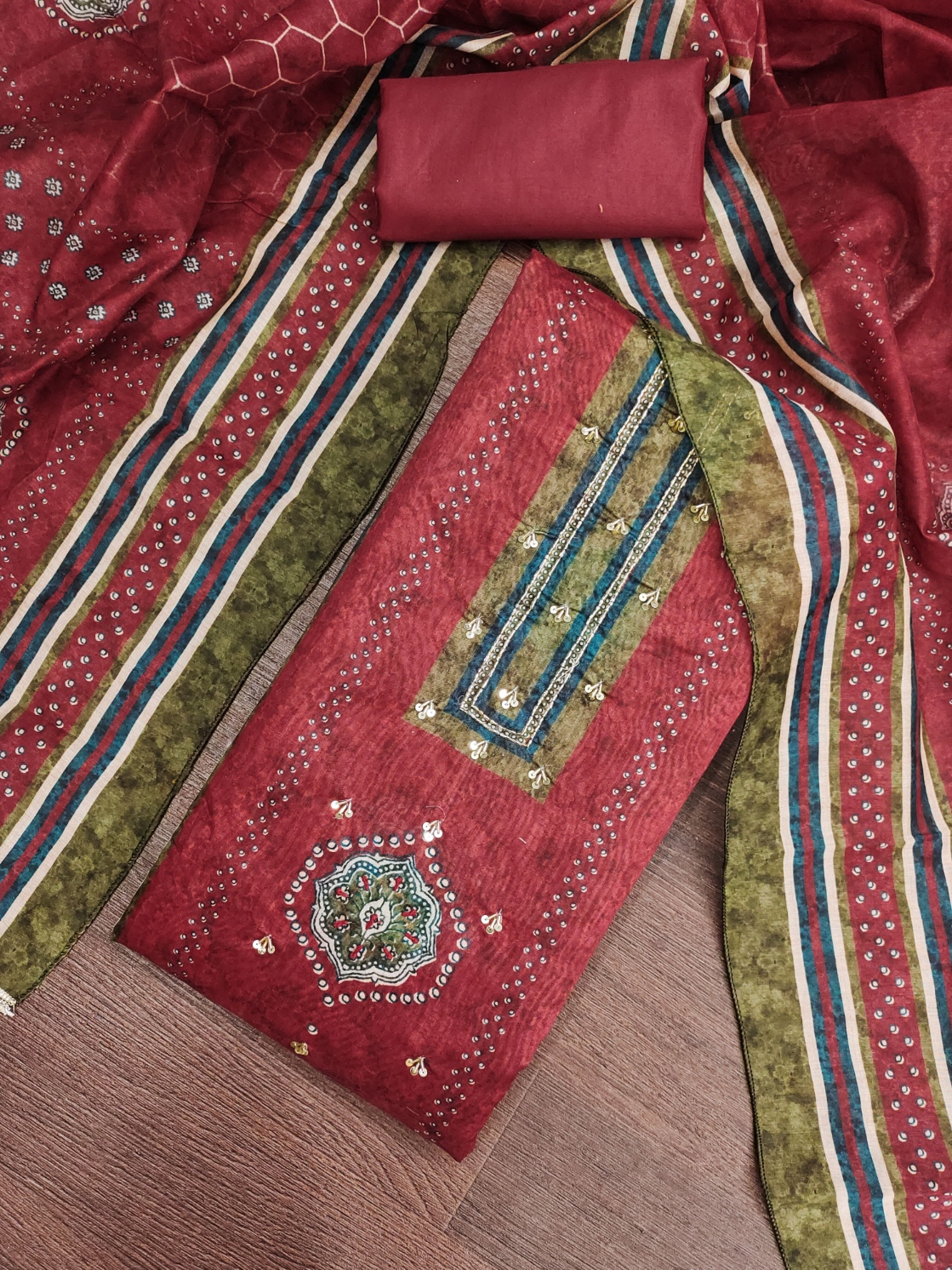 Maroon Geometric Handwork Cotton Silk Straight Suit