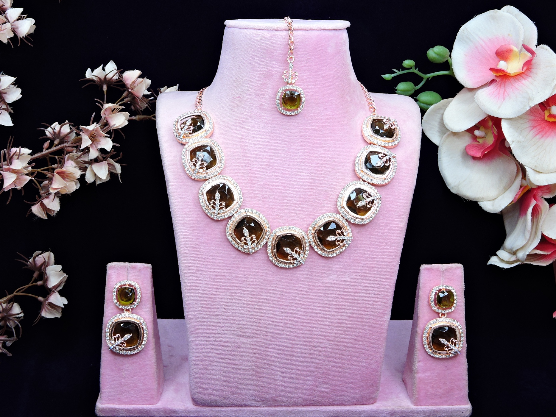 Mehendi Alloy Choker Necklace Set — alternate view