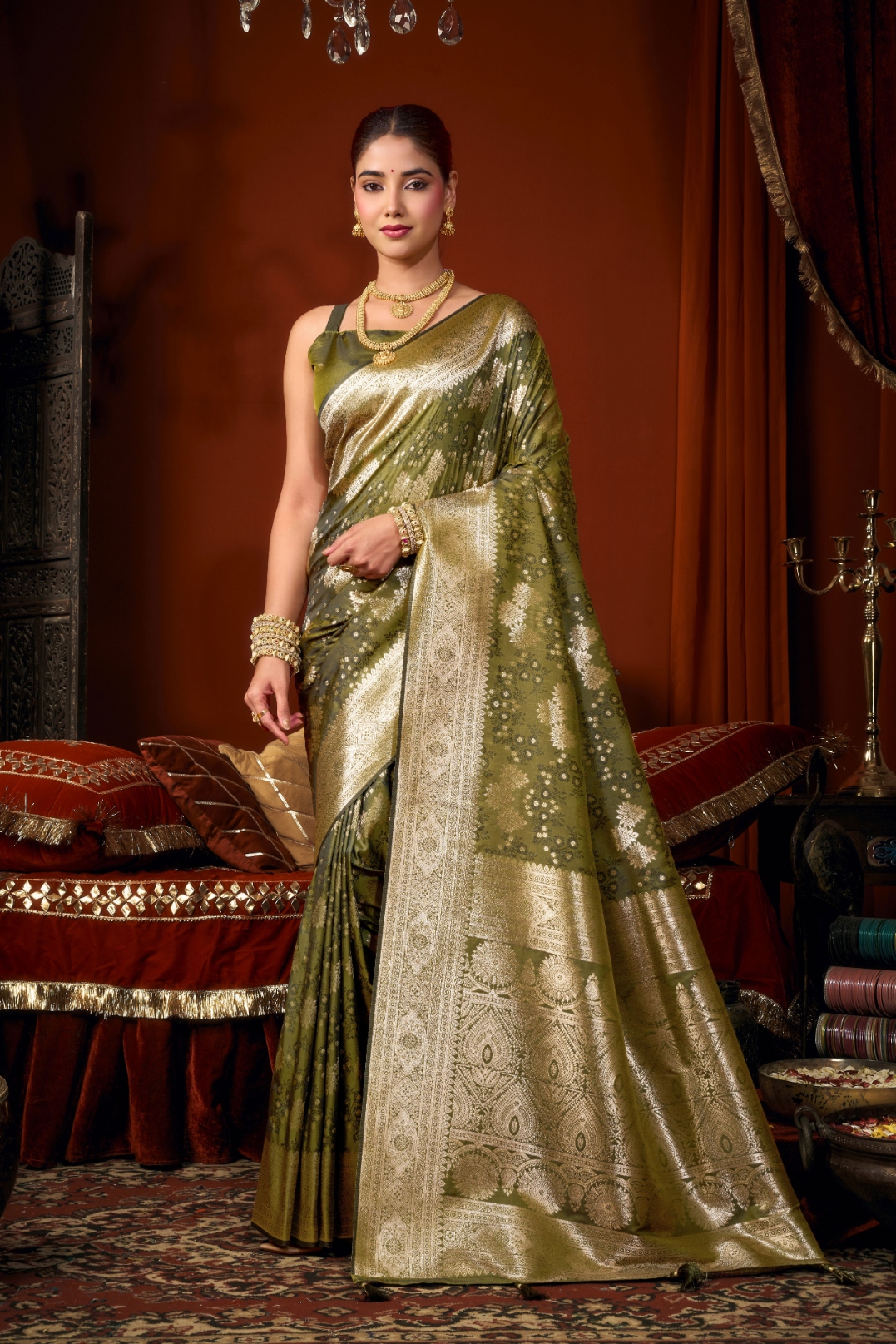 Mehendi Floral Jacquard Soft Silk Saree