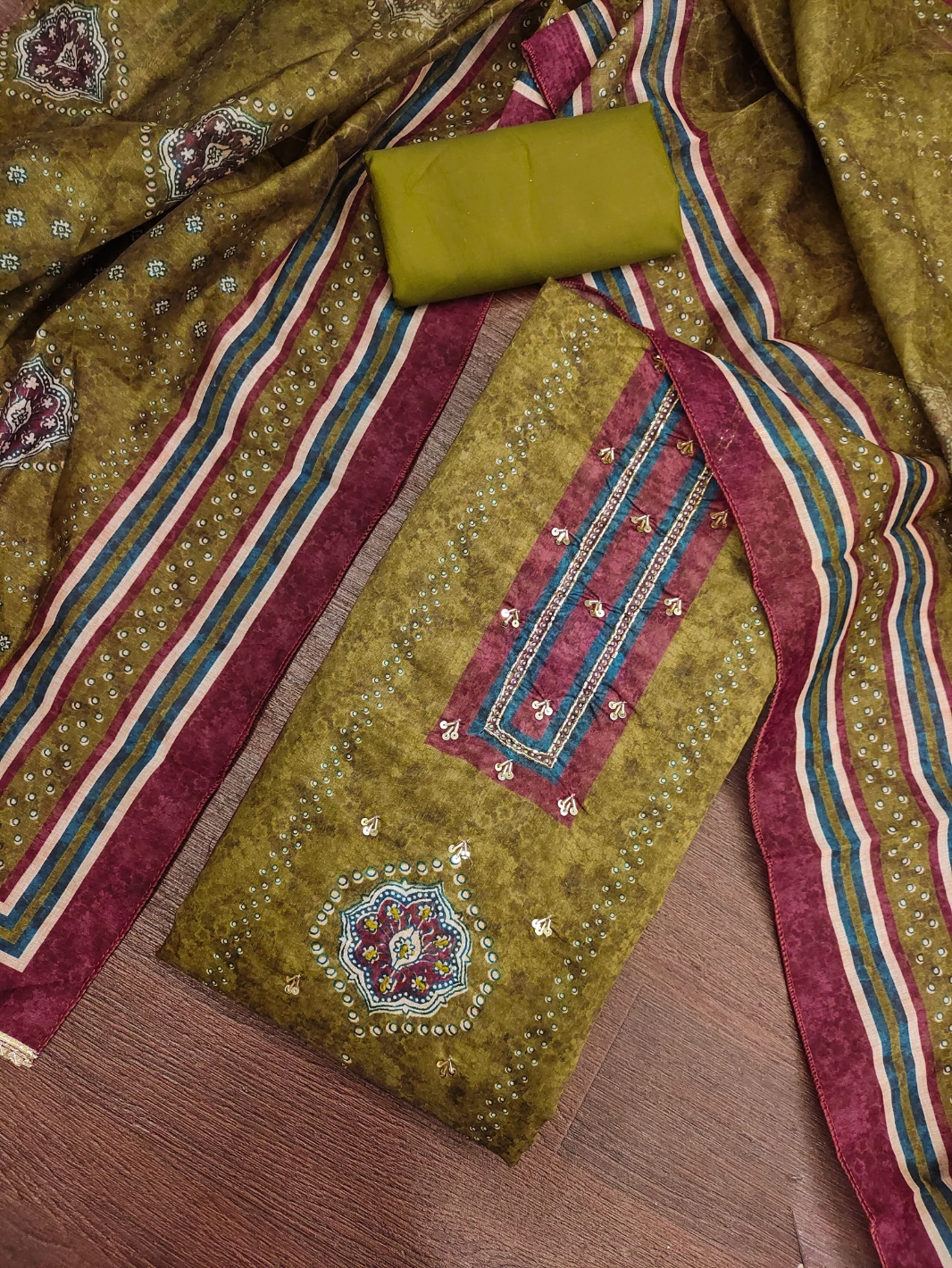 Mehendi Geometric Handwork Cotton Silk Straight Suit