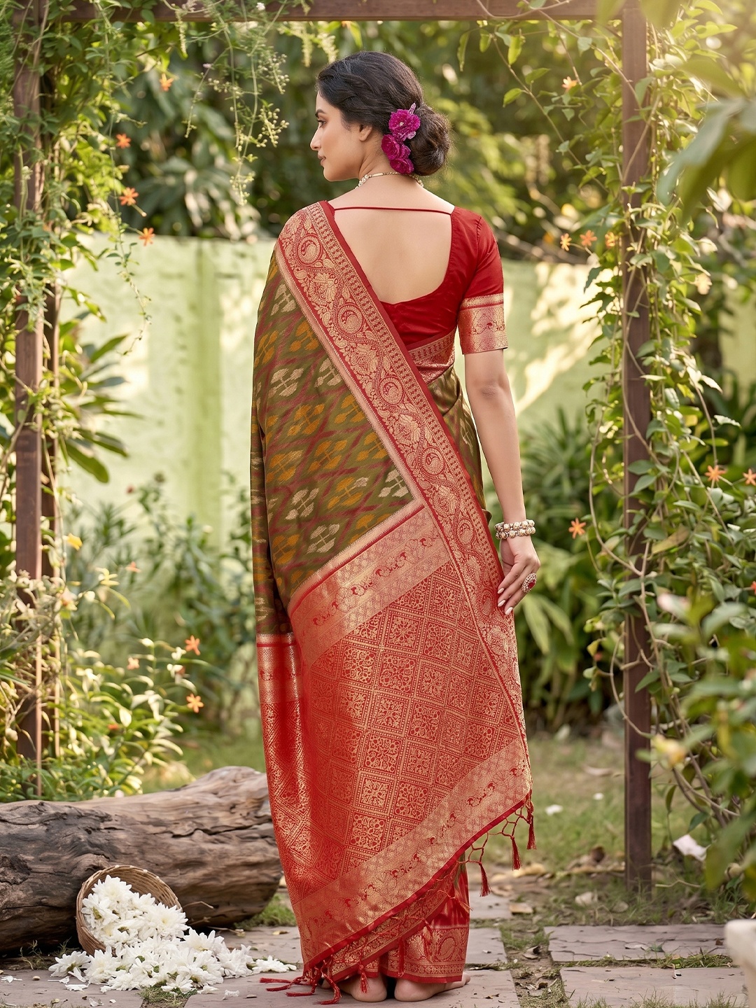 Mehendi Motif Woven Soft Silk Saree — alternate view