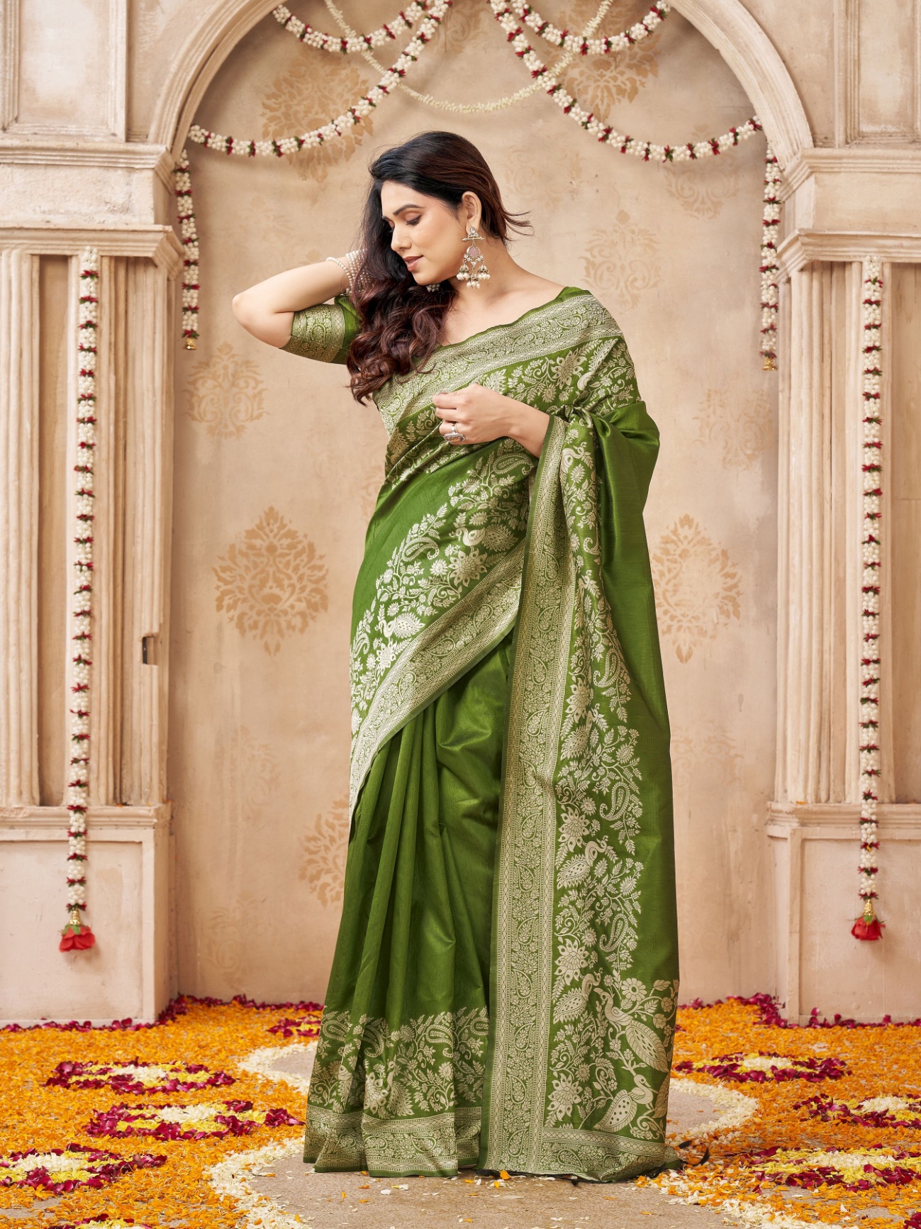 Mehendi Peacock Woven Handloom Raw Silk Saree