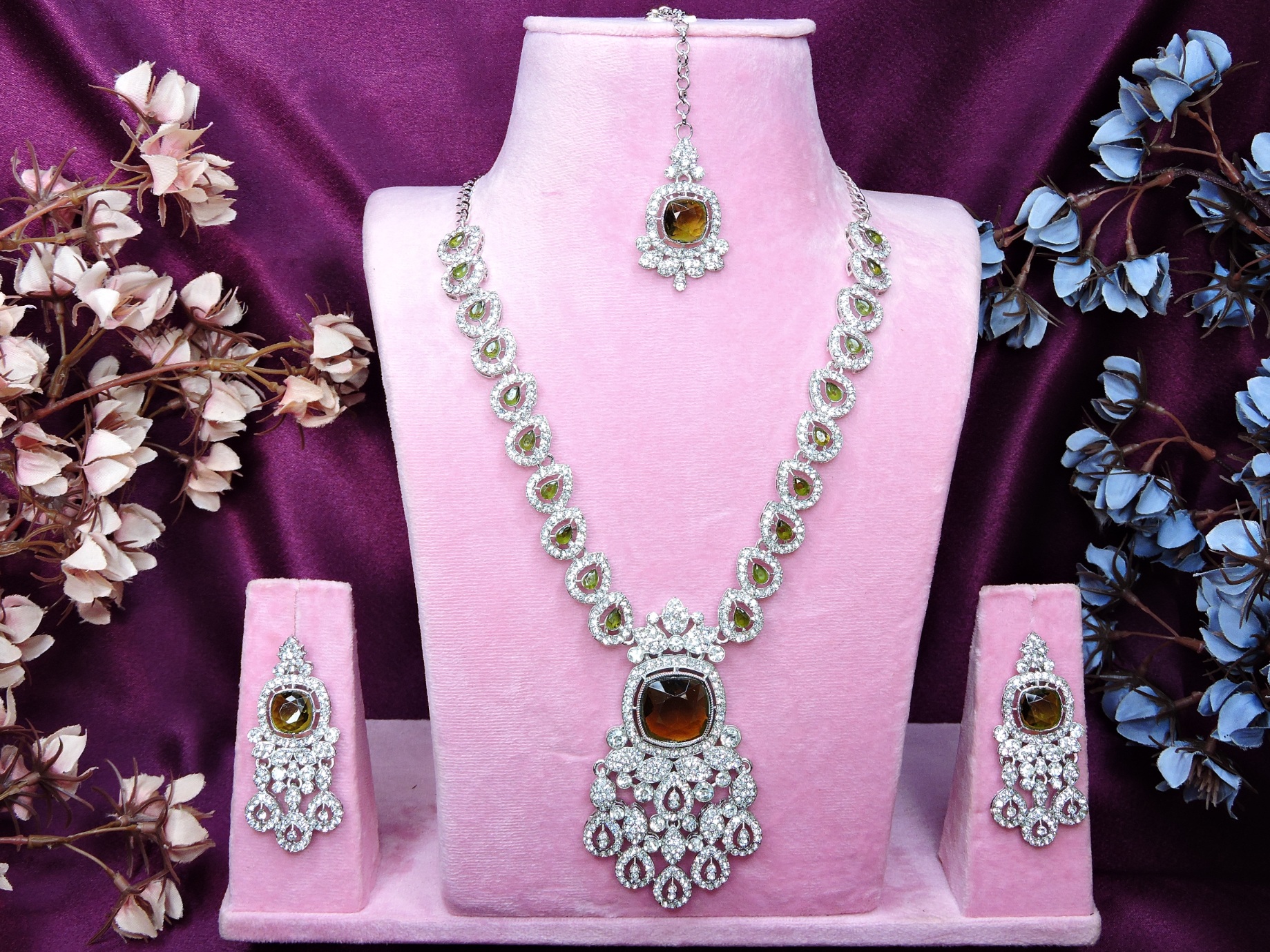 Mehendi Stone Alloy Necklace Set — alternate view