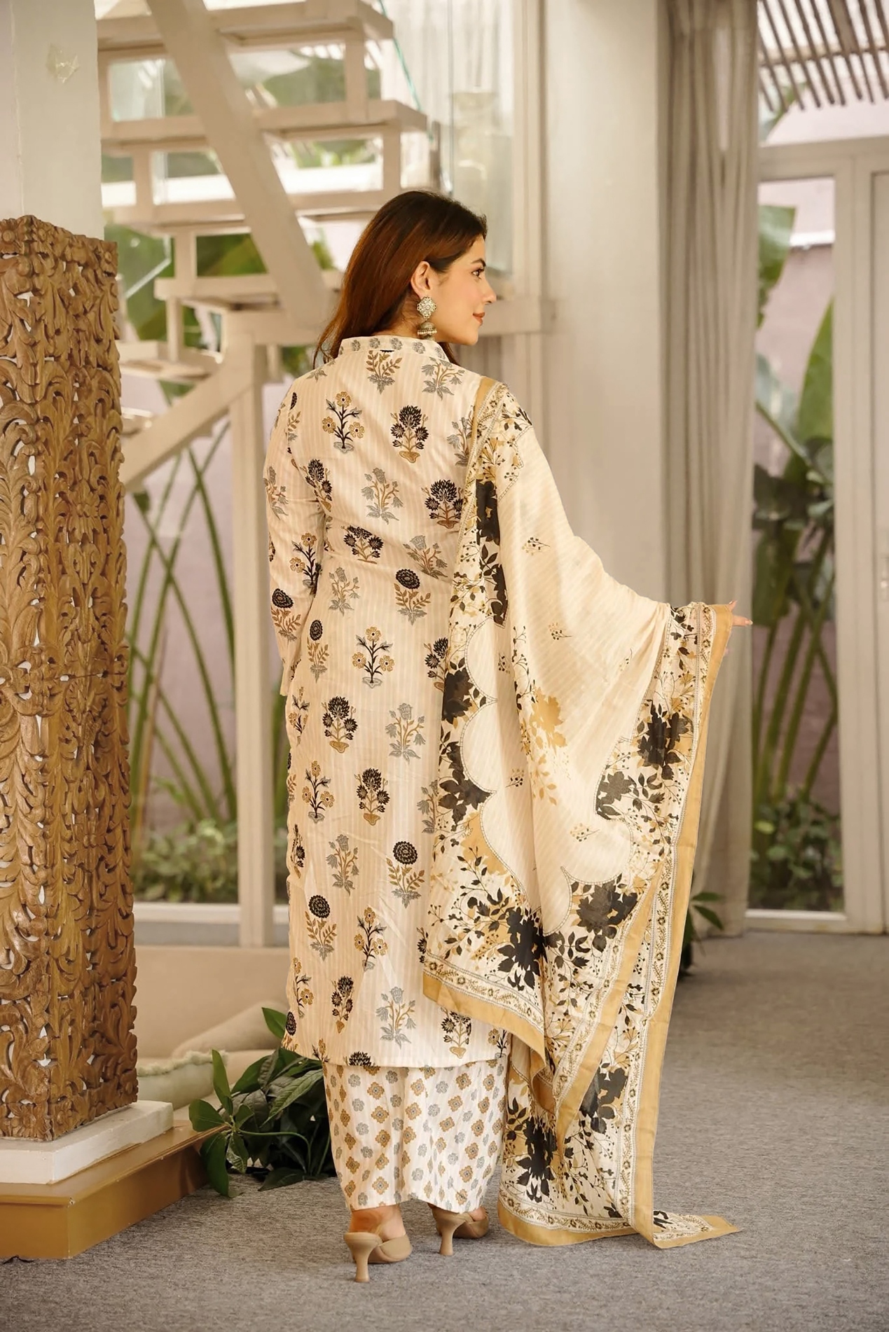 Off White Floral Designer Digital Printed Cambric Cotton Kurta Set — alternate view