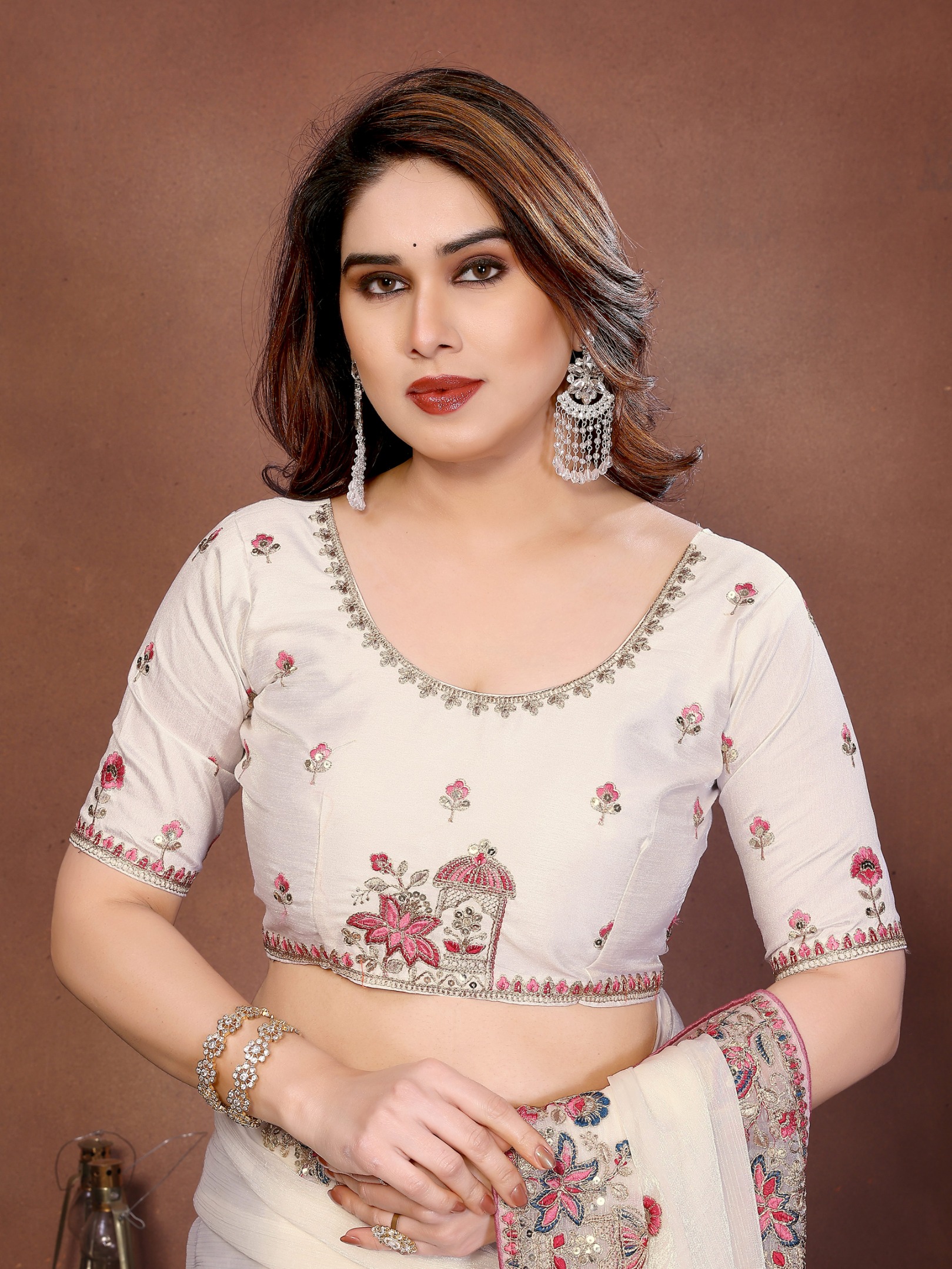 Off White Floral Embroidered Fendy Chiffon Designer Saree