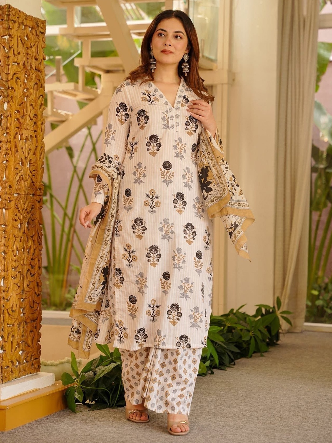 Off White Floral Printed Slub Kurta Set