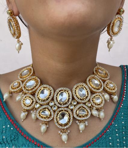 Off White Kundan Nacklace Set