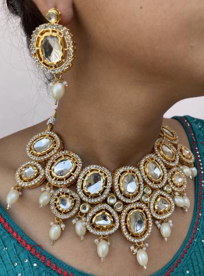 Off White Kundan Nacklace Set