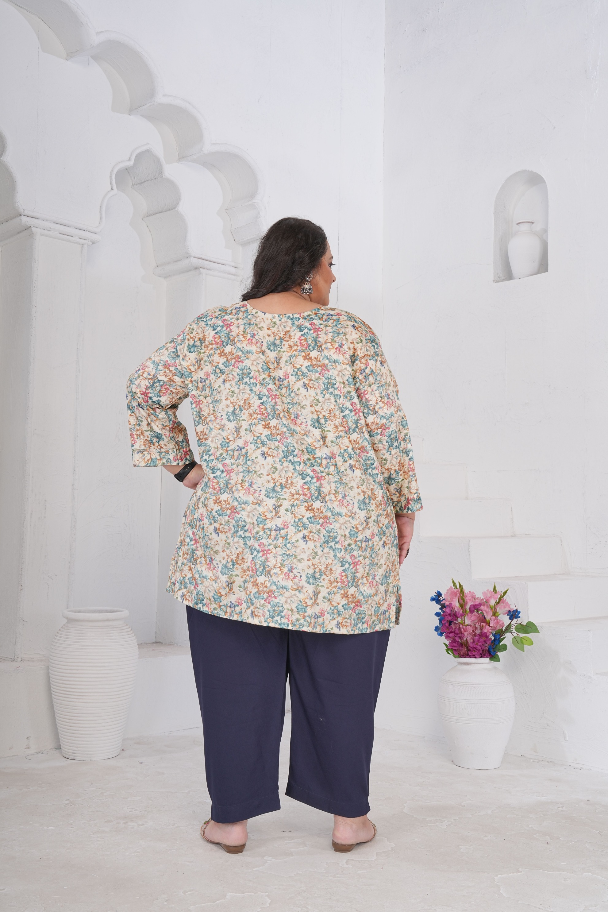 Off White Vintage Floral Rayon Slub Kurti — alternate view