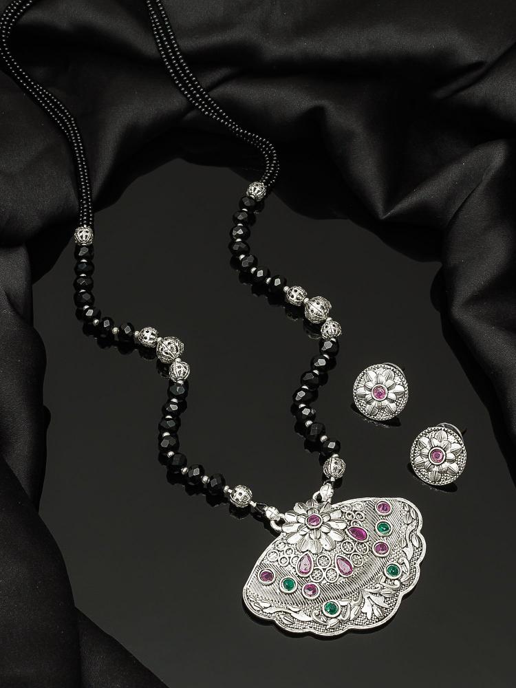 Oxidized Kundan Floral Fan Design Mangalsutra Set — alternate view