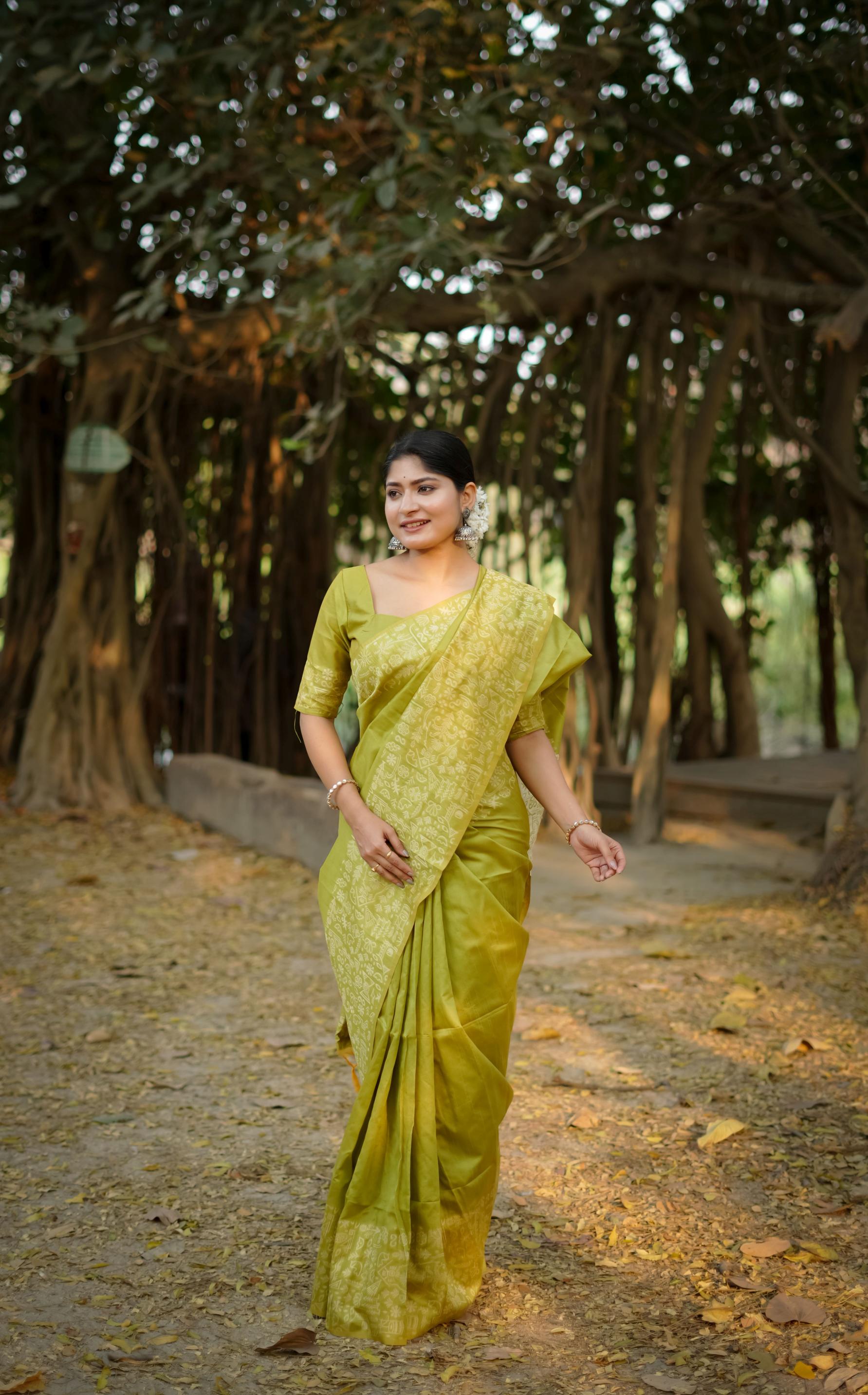Parrot Green Handloom Raw Silk Saree