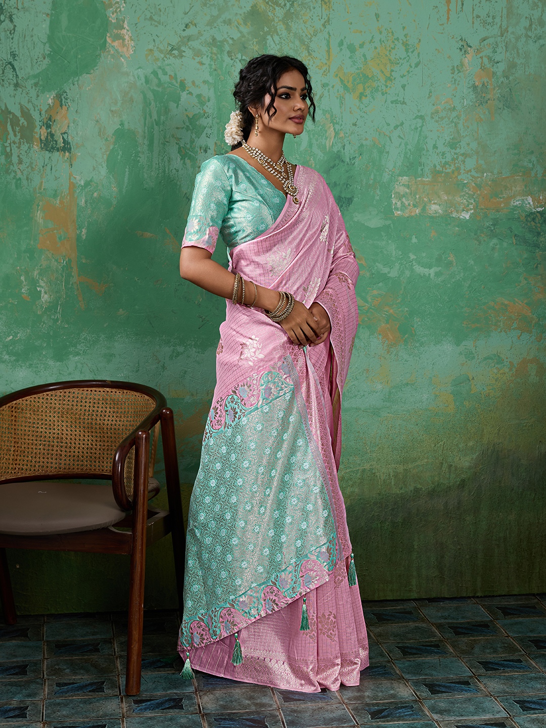 Pink Contrast Zari Linen Saree