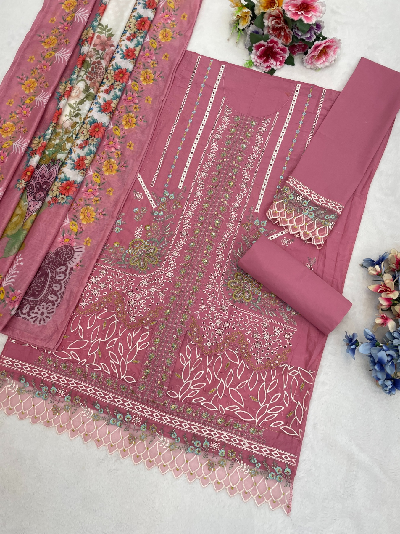 Pink Cotton Ornamental Threadwork Salwar Suit